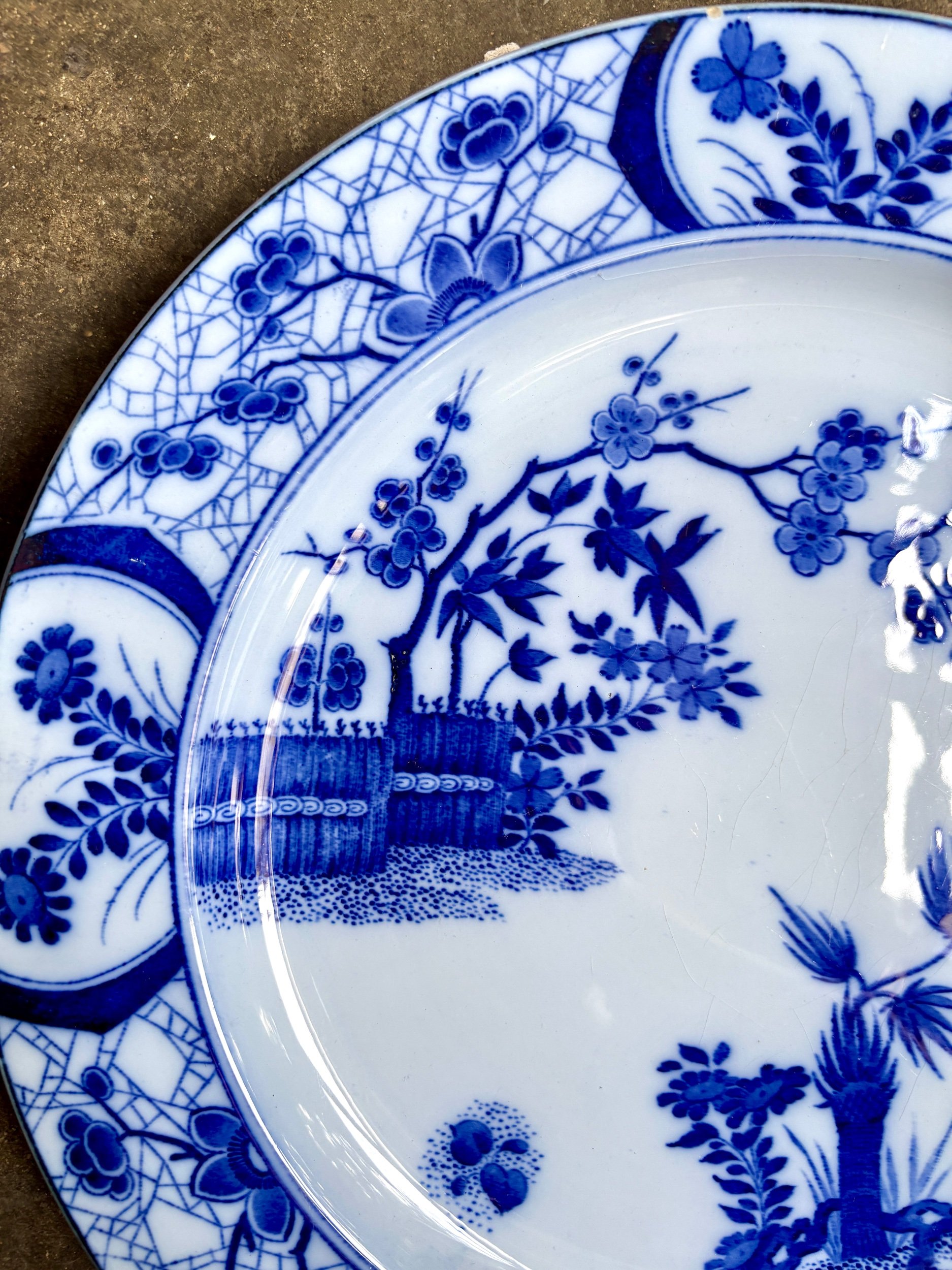grand-plat-rond-creil-montereau-japon-monet-bleu-vaisselle-vintage-axs-design-paris-france