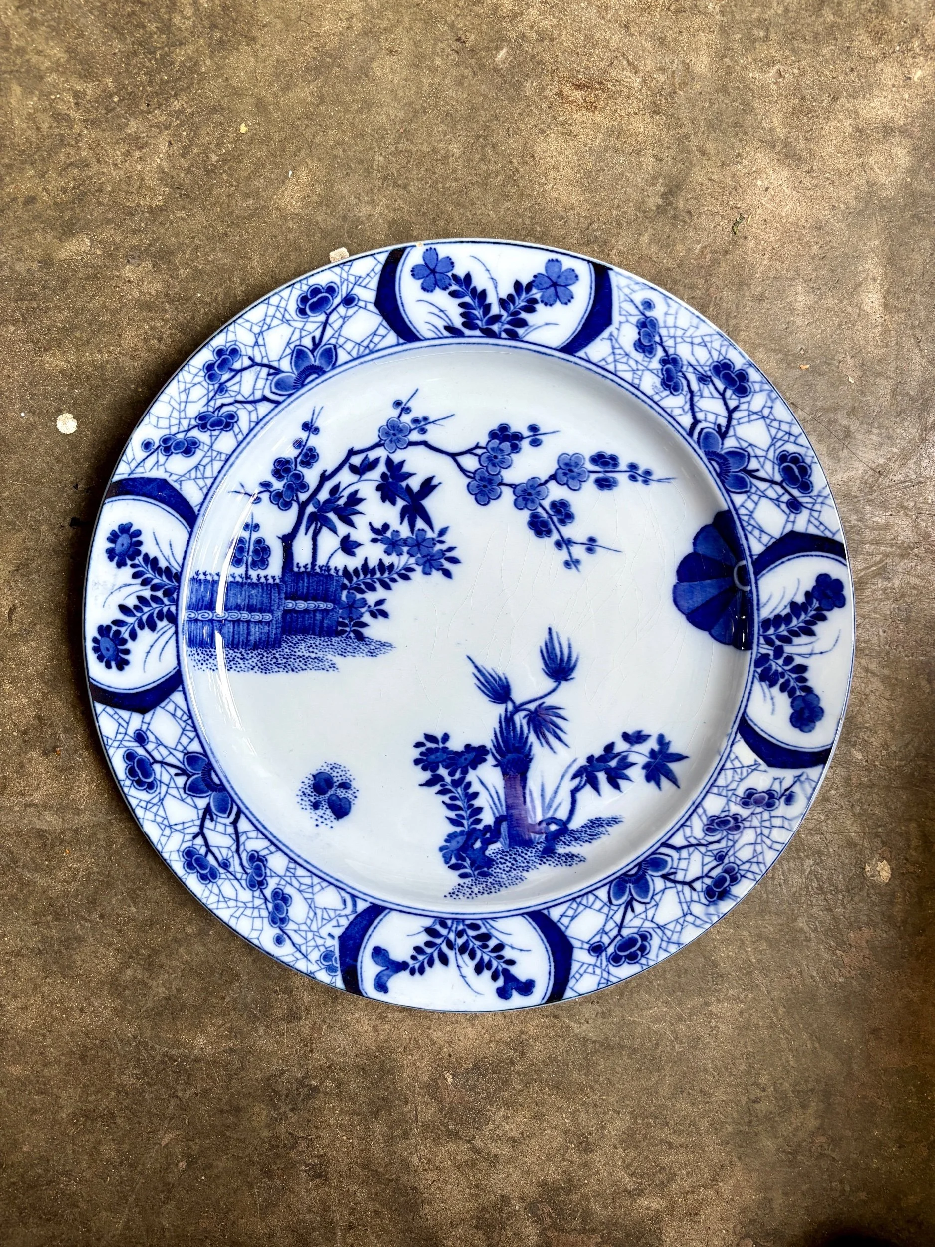grand-plat-rond-creil-montereau-japon-monet-bleu-vaisselle-vintage-axs-design-paris-france