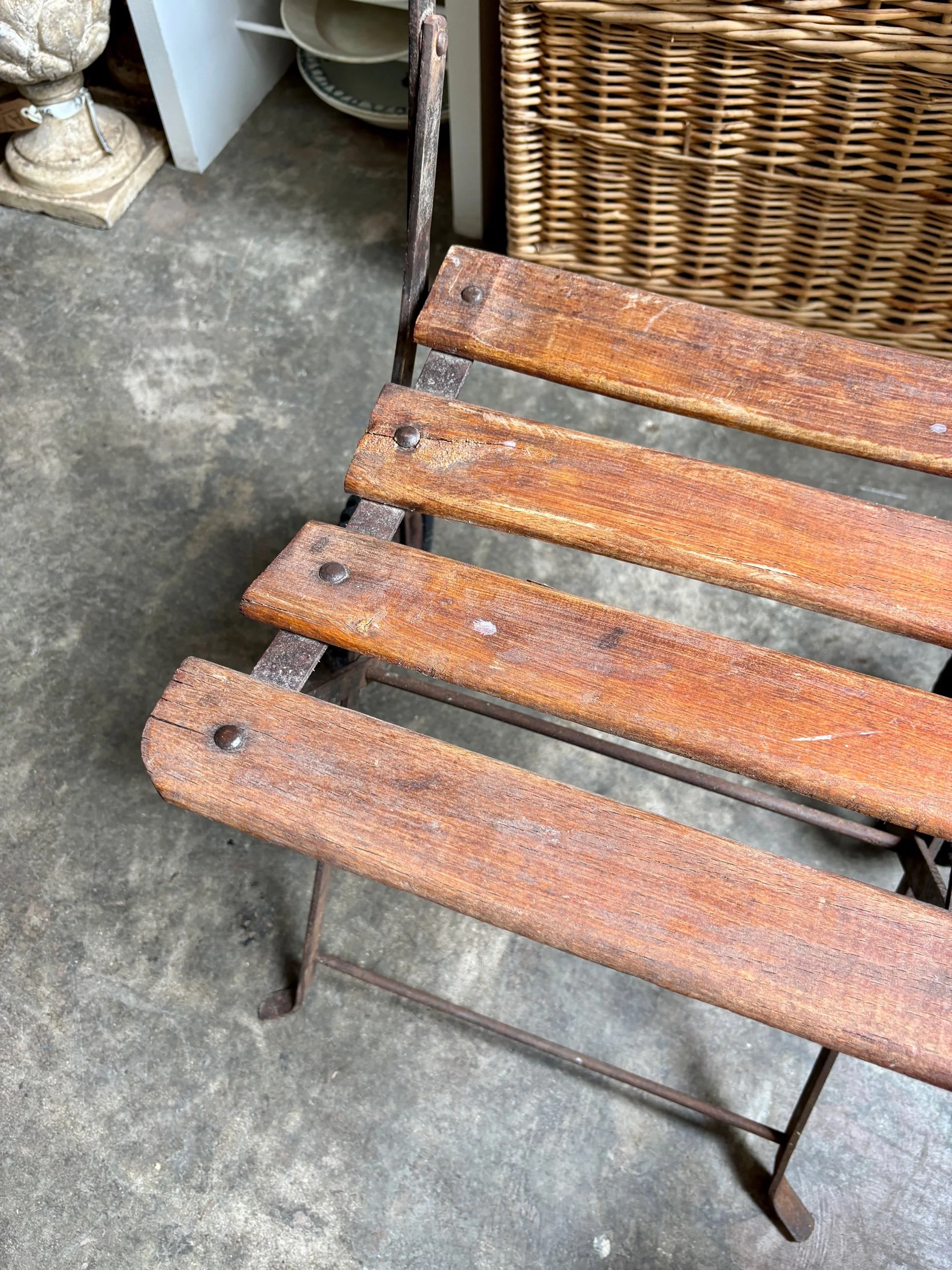 chaise-pliante-bois-fonce-metal-noir-assise-vintage-axs-design-paris-france