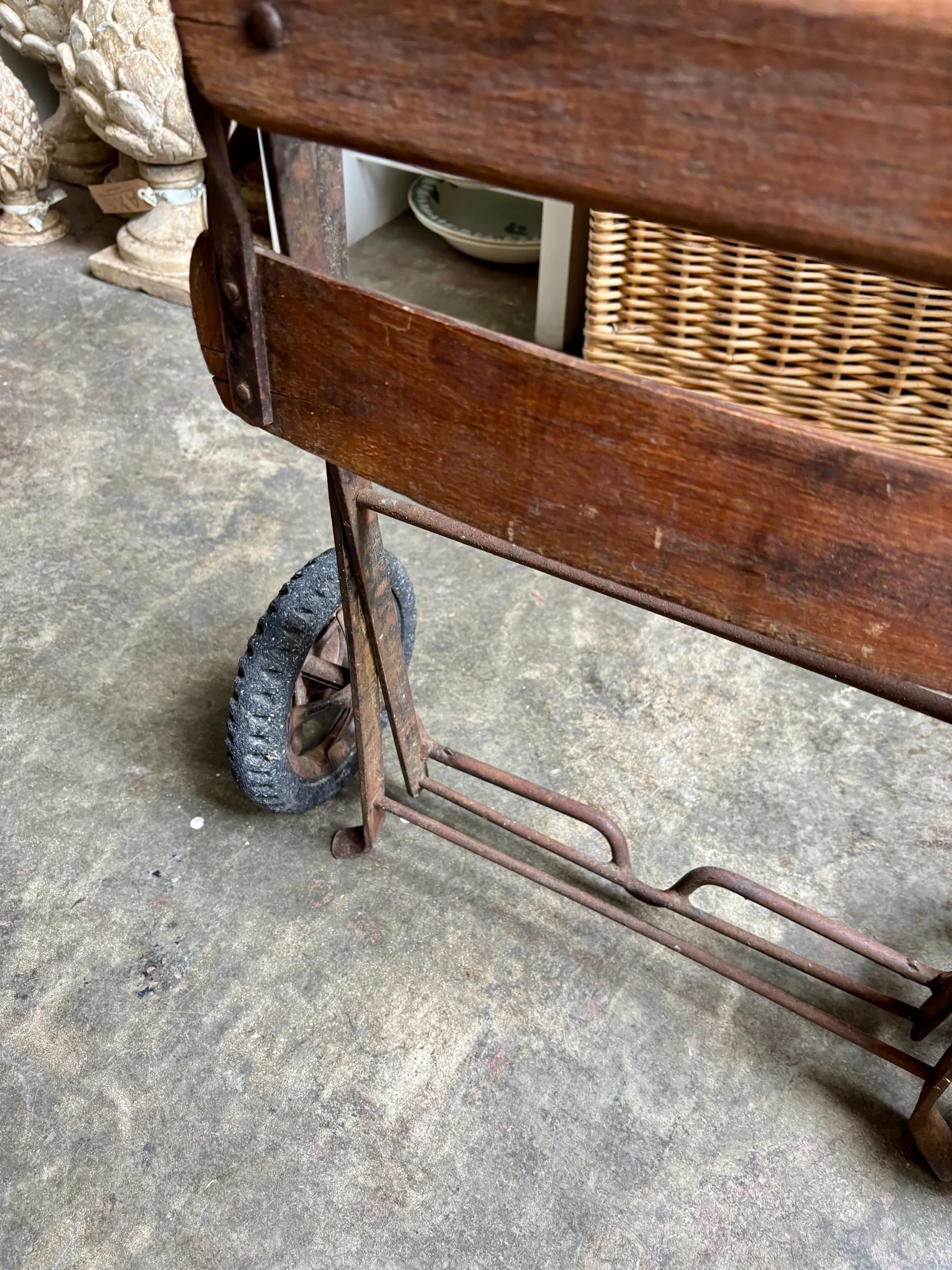 chaise-pliante-bois-fonce-metal-noir-assise-vintage-axs-design-paris-france