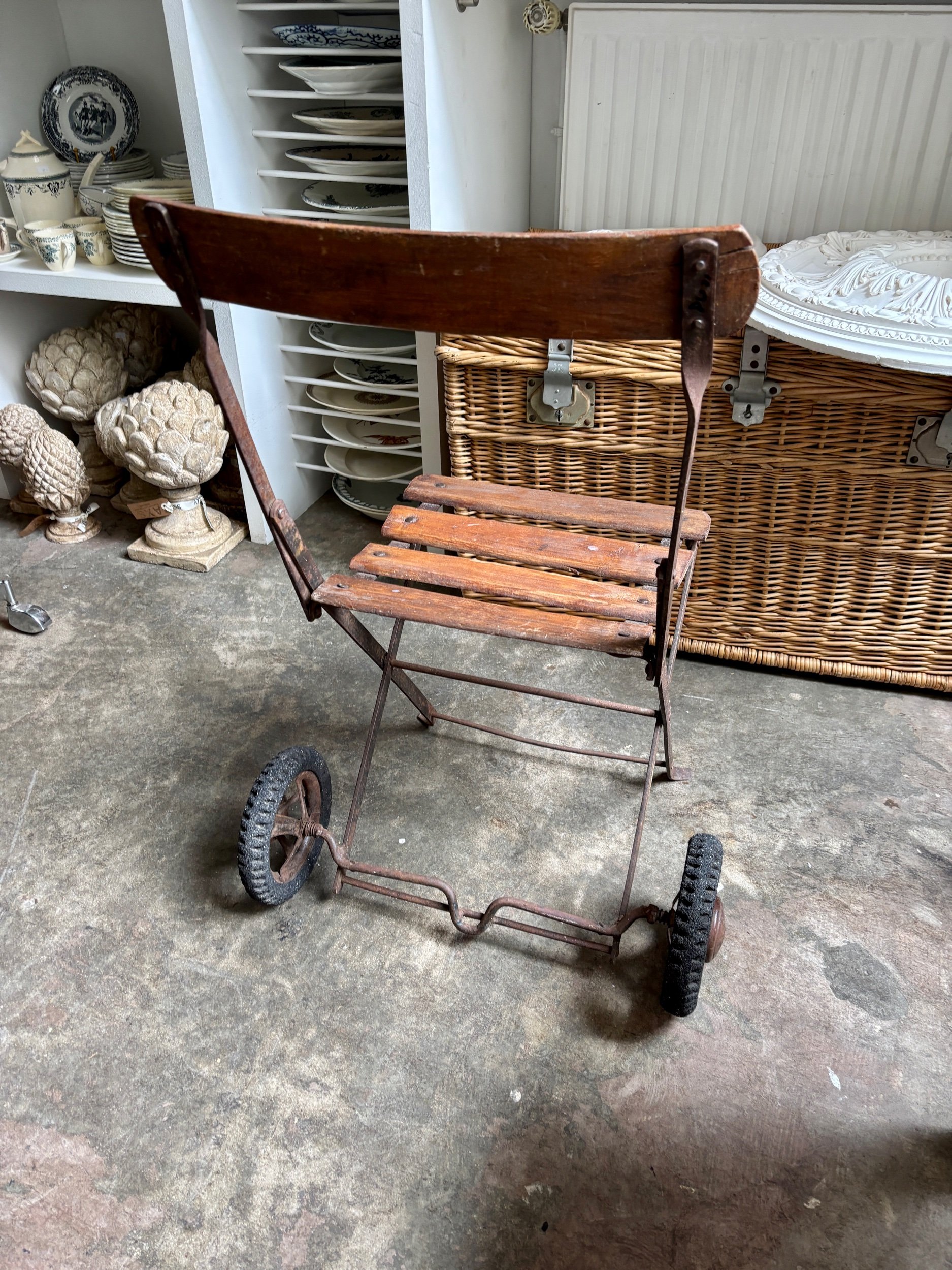 chaise-pliante-bois-fonce-metal-noir-assise-vintage-axs-design-paris-france