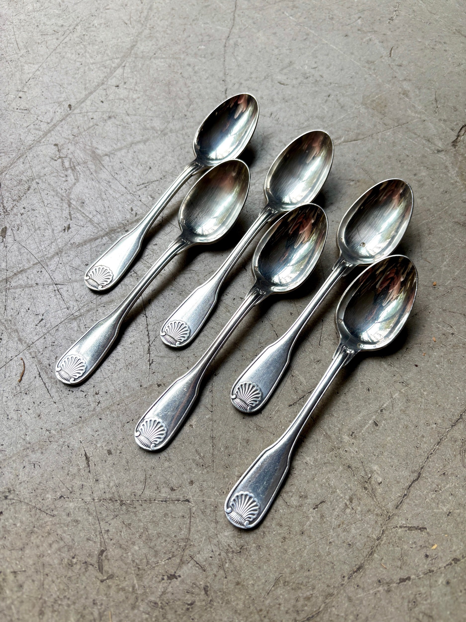 petites-cuillères-christofle-coquille-metal-argent-couvert-vintage-axs-design-paris-france