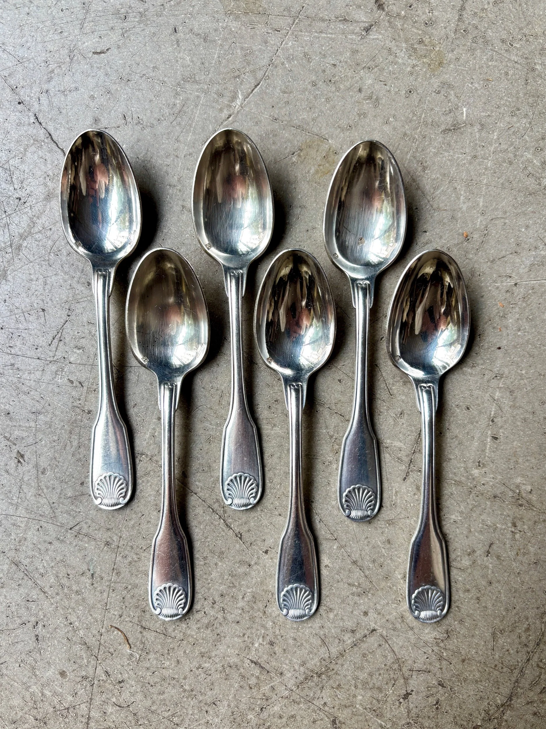 petites-cuillères-christofle-coquille-metal-argent-couvert-vintage-axs-design-paris-france