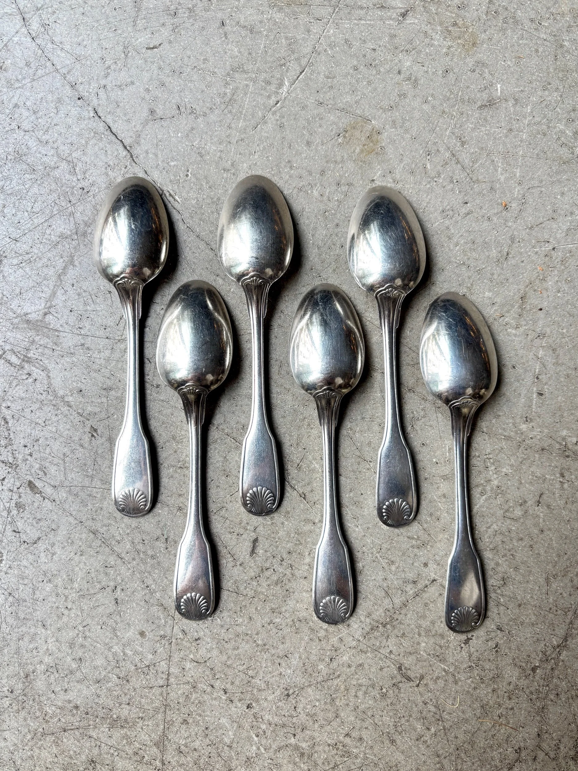 petites-cuillères-christofle-coquille-metal-argent-couvert-vintage-axs-design-paris-france