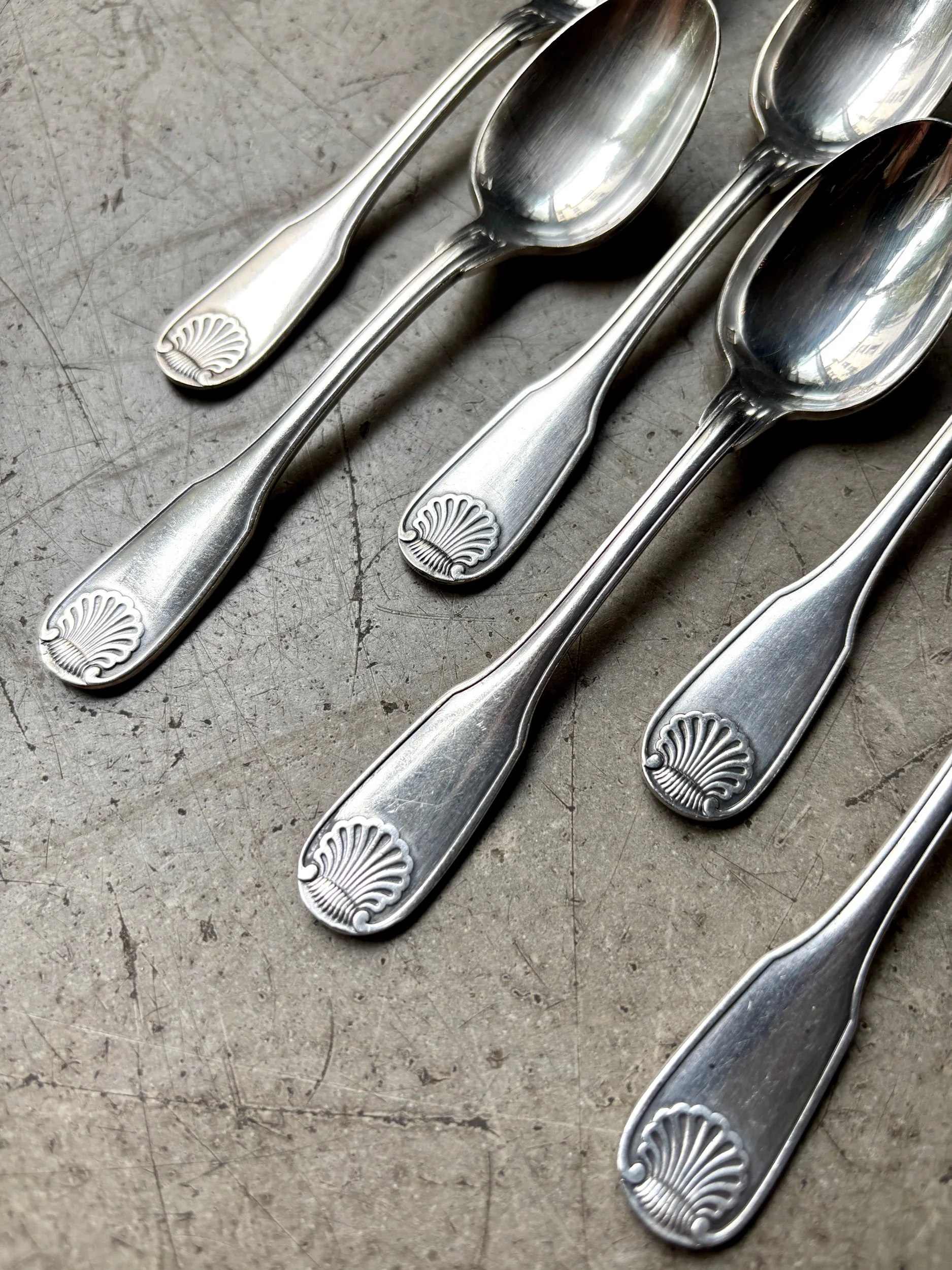 petites-cuillères-christofle-coquille-metal-argent-couvert-vintage-axs-design-paris-france