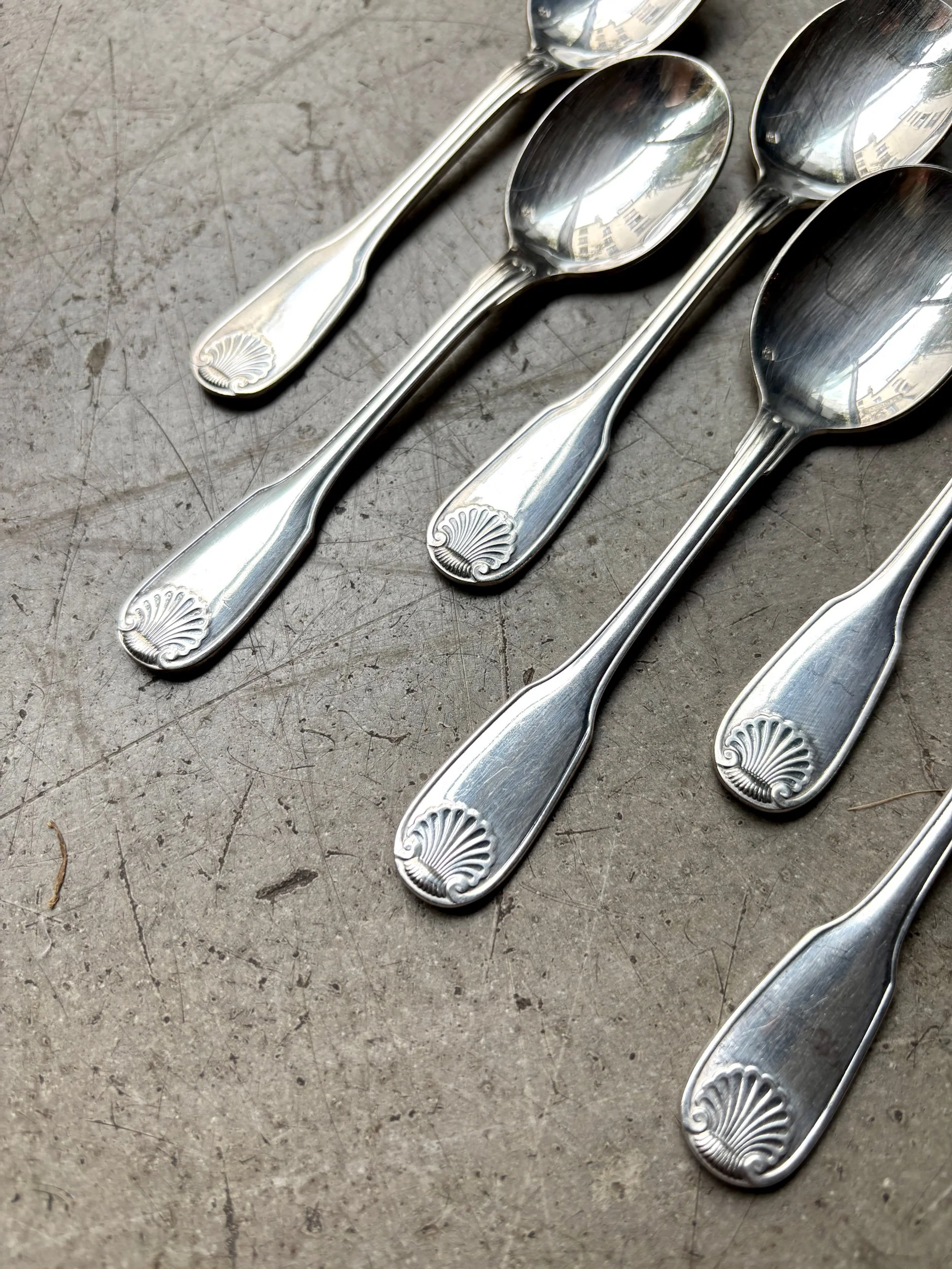 petites-cuillères-glace-christofle-coquille-metal-argent-couvert-vintage-axs-design-paris-france