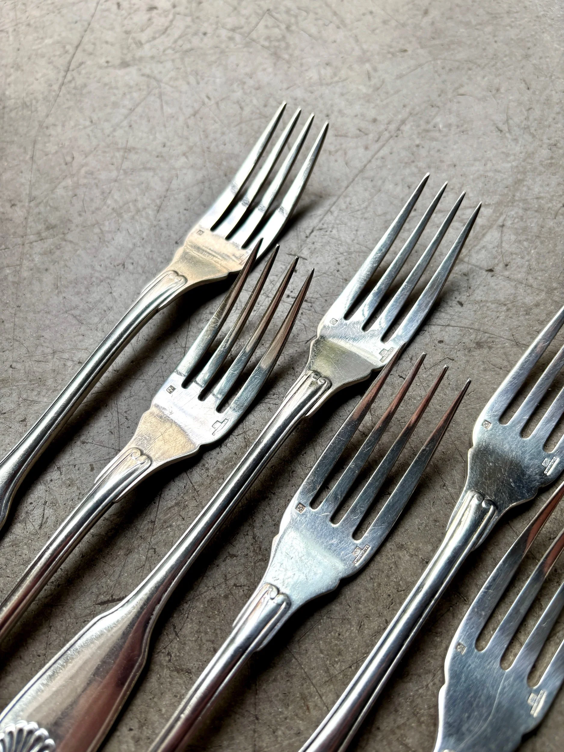 fourchettes-poisson-christofle-coquille-metal-argent-couvert-vintage-axs-design-paris-france