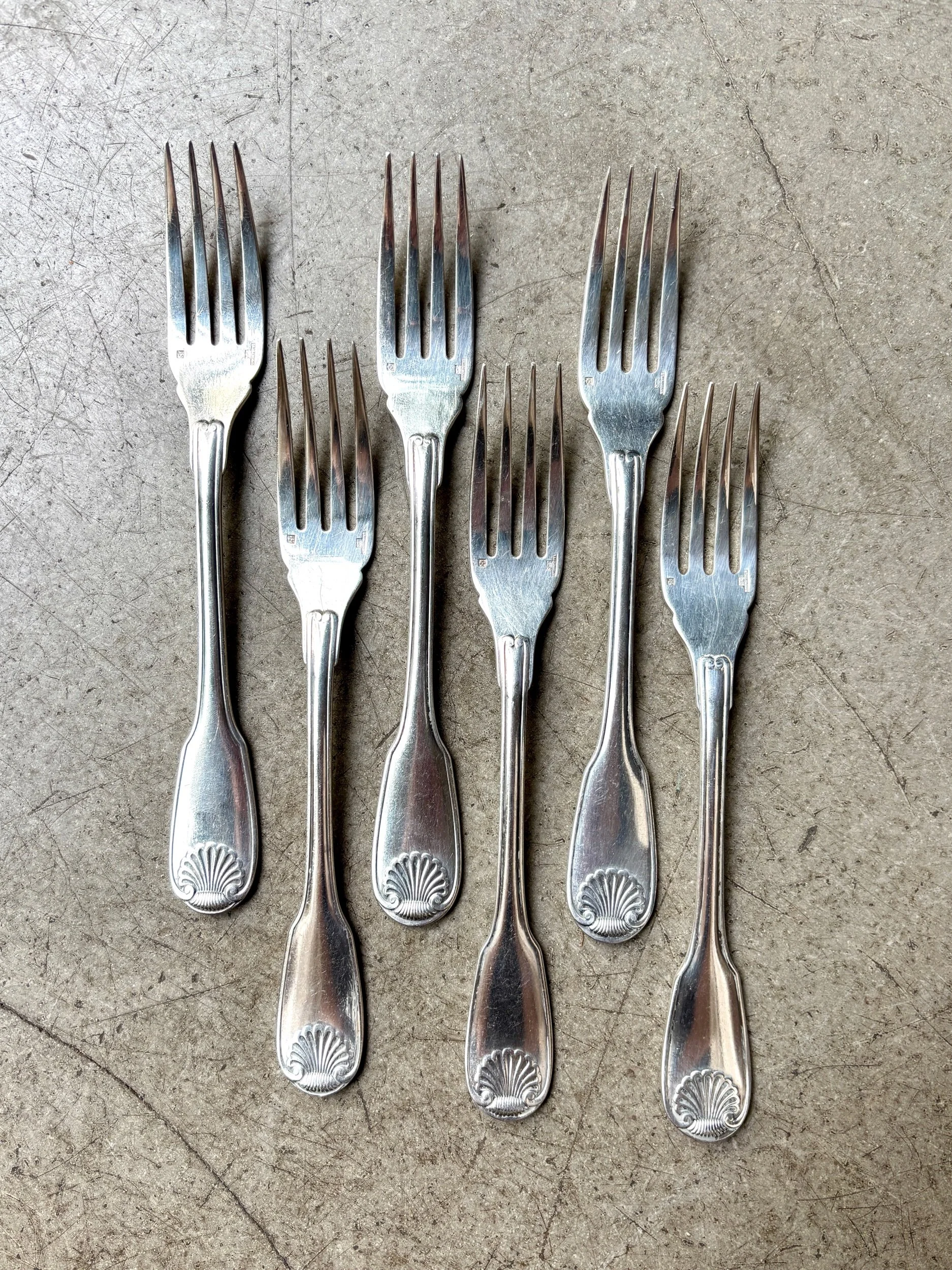 6 fourchettes à poisson Christofle en métal argenté, décor coquille