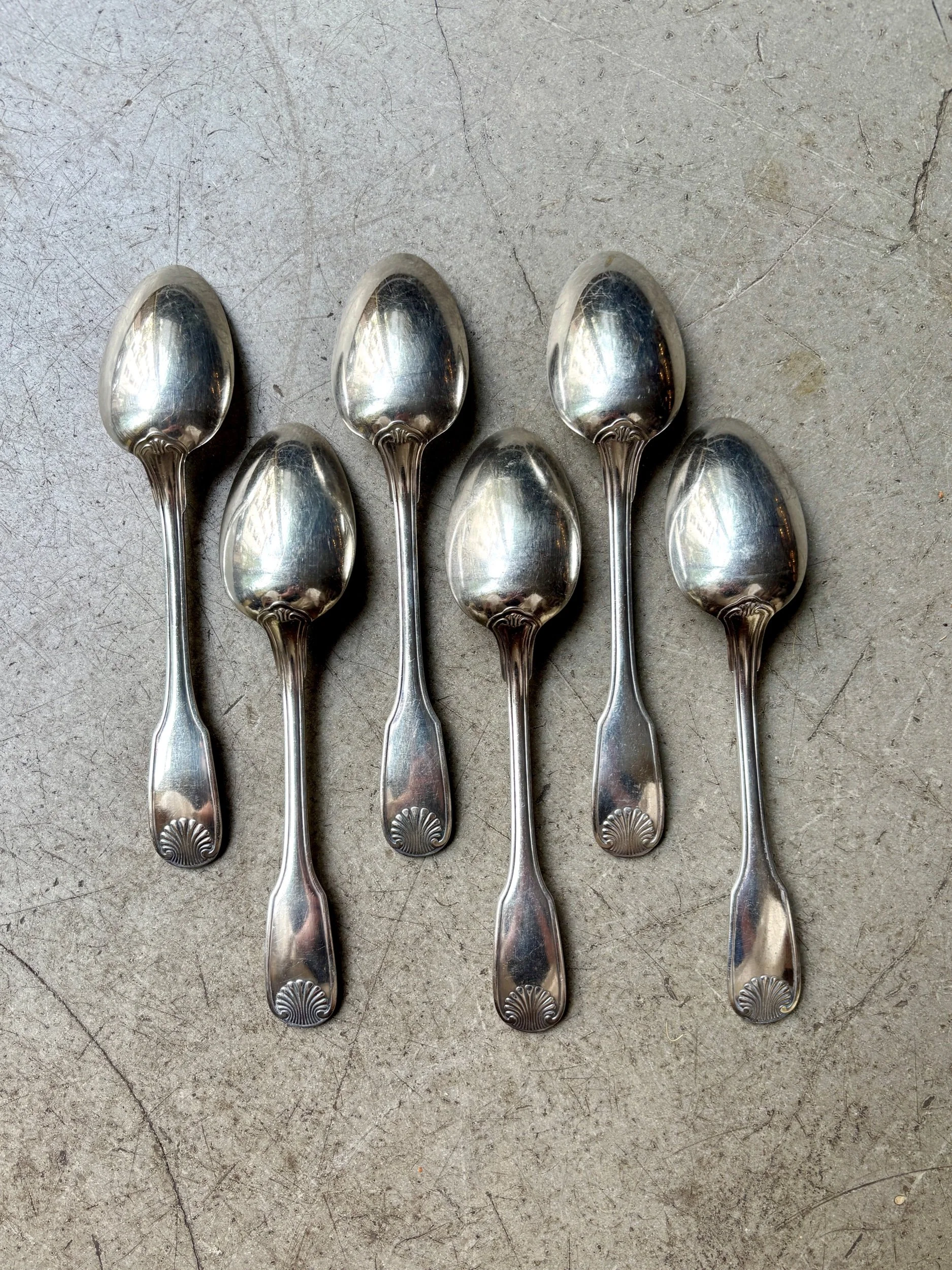 grandes-cuillères-christofle-coquille-metal-argent-couvert-vintage-axs-design-paris-france