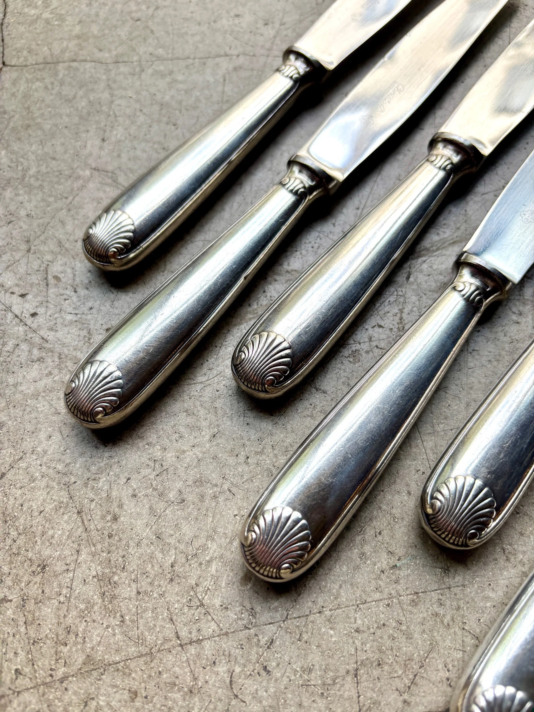 couteaux-christofle-coquille-metal-argent-couvert-vintage-axs-design-paris-france