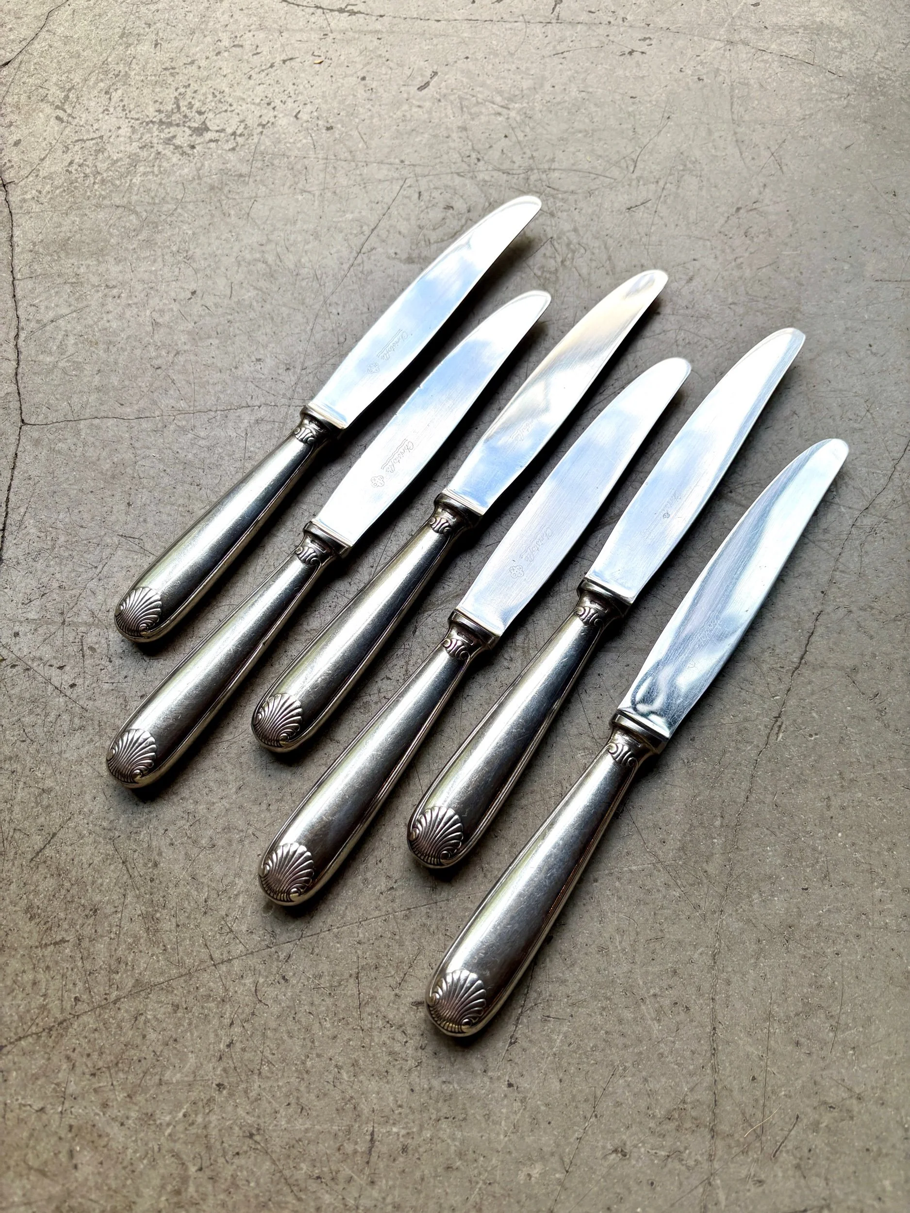 couteaux-christofle-coquille-metal-argent-couvert-vintage-axs-design-paris-france