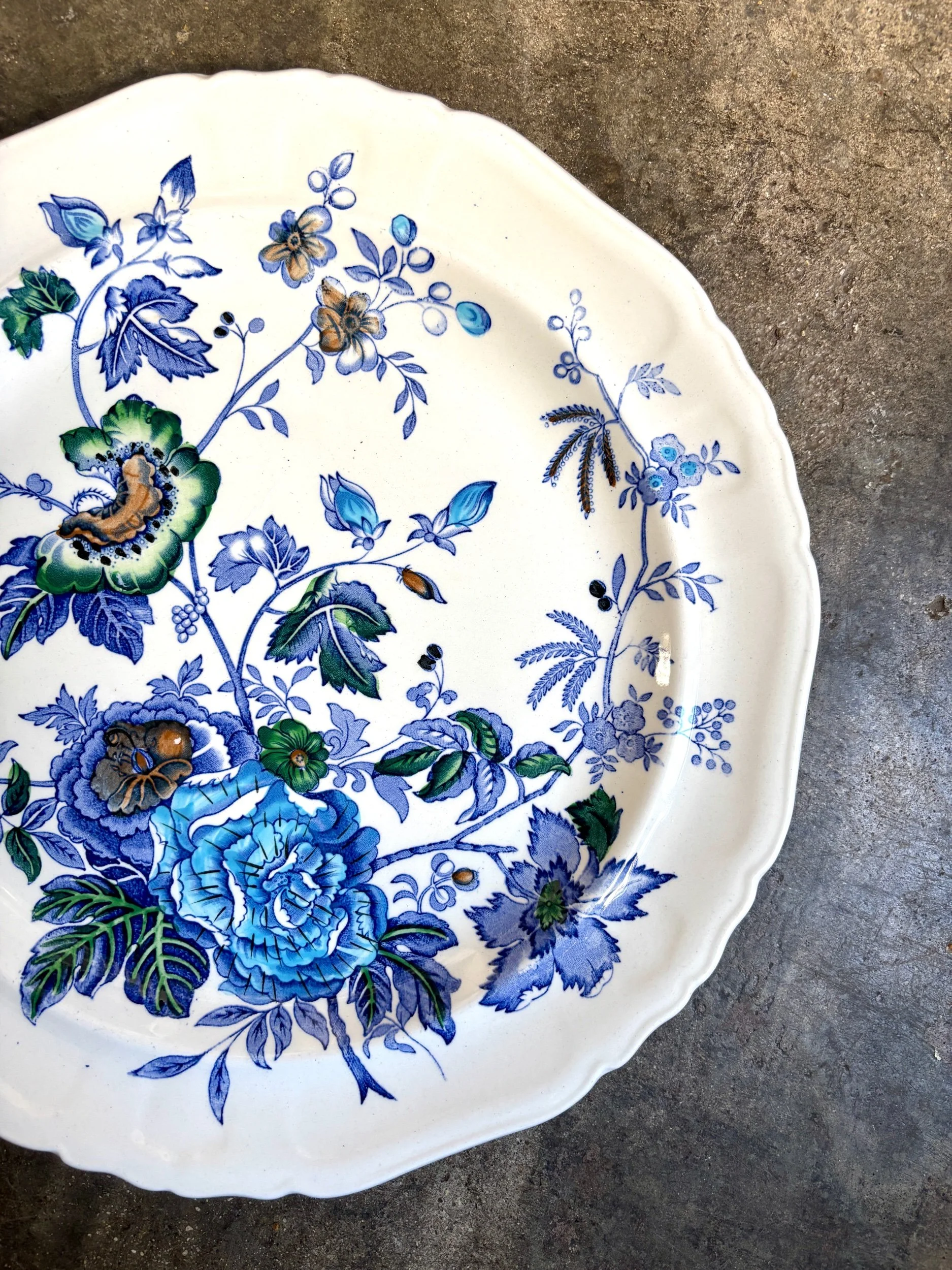 Plat rond Mason's en terre de fer polychrome, service "Belvedere" - début XXème siècle
