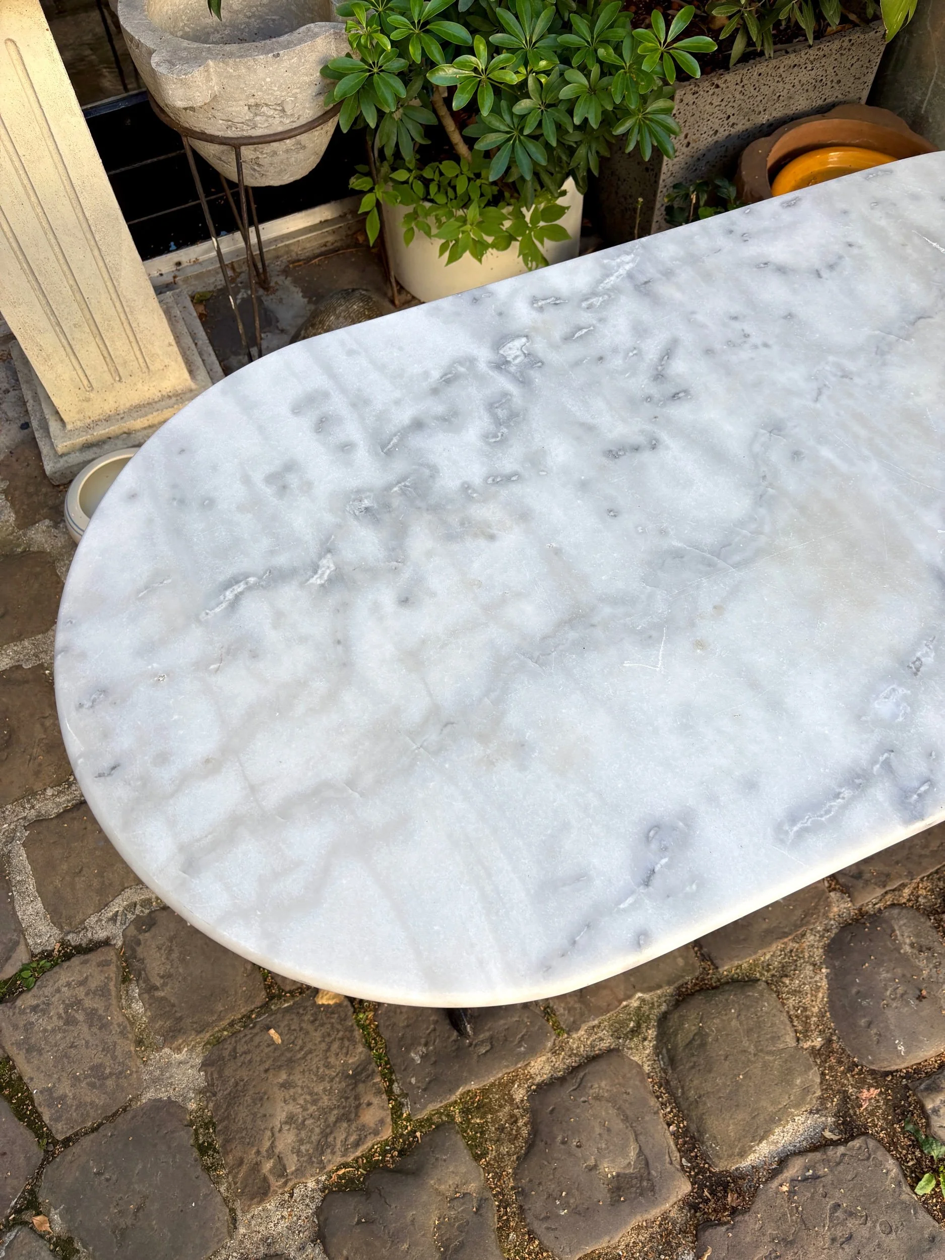 table-bistrot-oblong-marbre-gris-fonte-fer-noir-mobilier-vintage-axs-design-paris-france