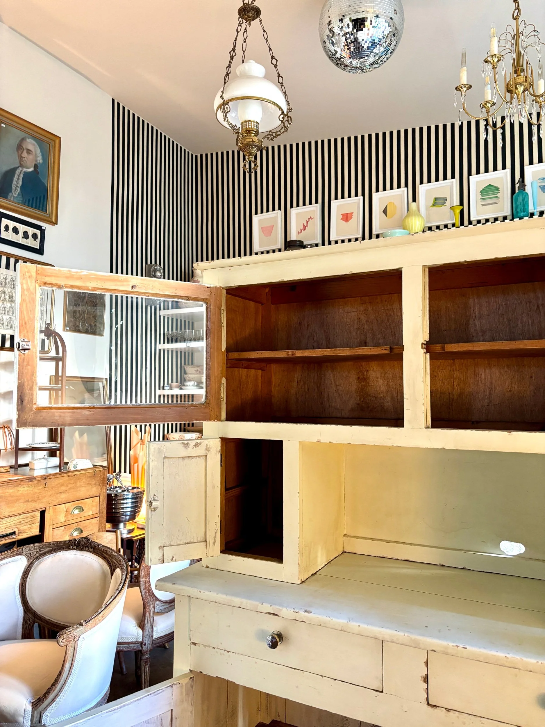 buffet-parisien-2-corps-bois-ecru-meuble-rangement-vintage-axs-design-paris-france
