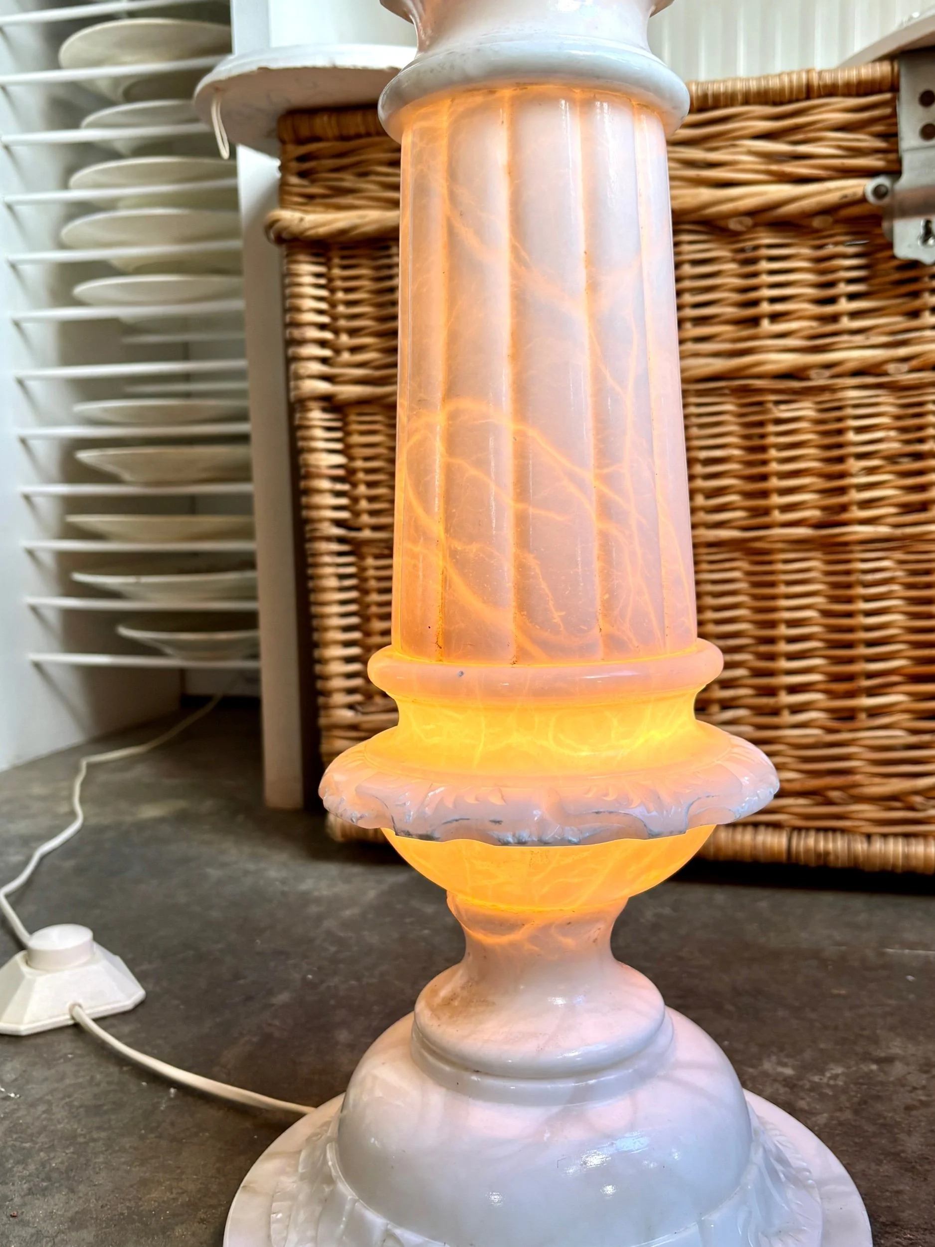 colonne-sellette-lumineuse-albatre-mobilier-vintage-axs-design-paris-france
