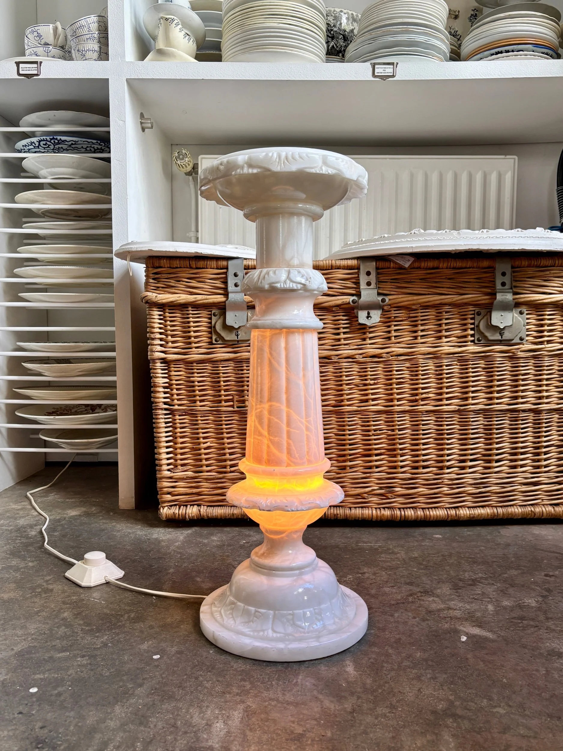 colonne-sellette-lumineuse-albatre-mobilier-vintage-axs-design-paris-france