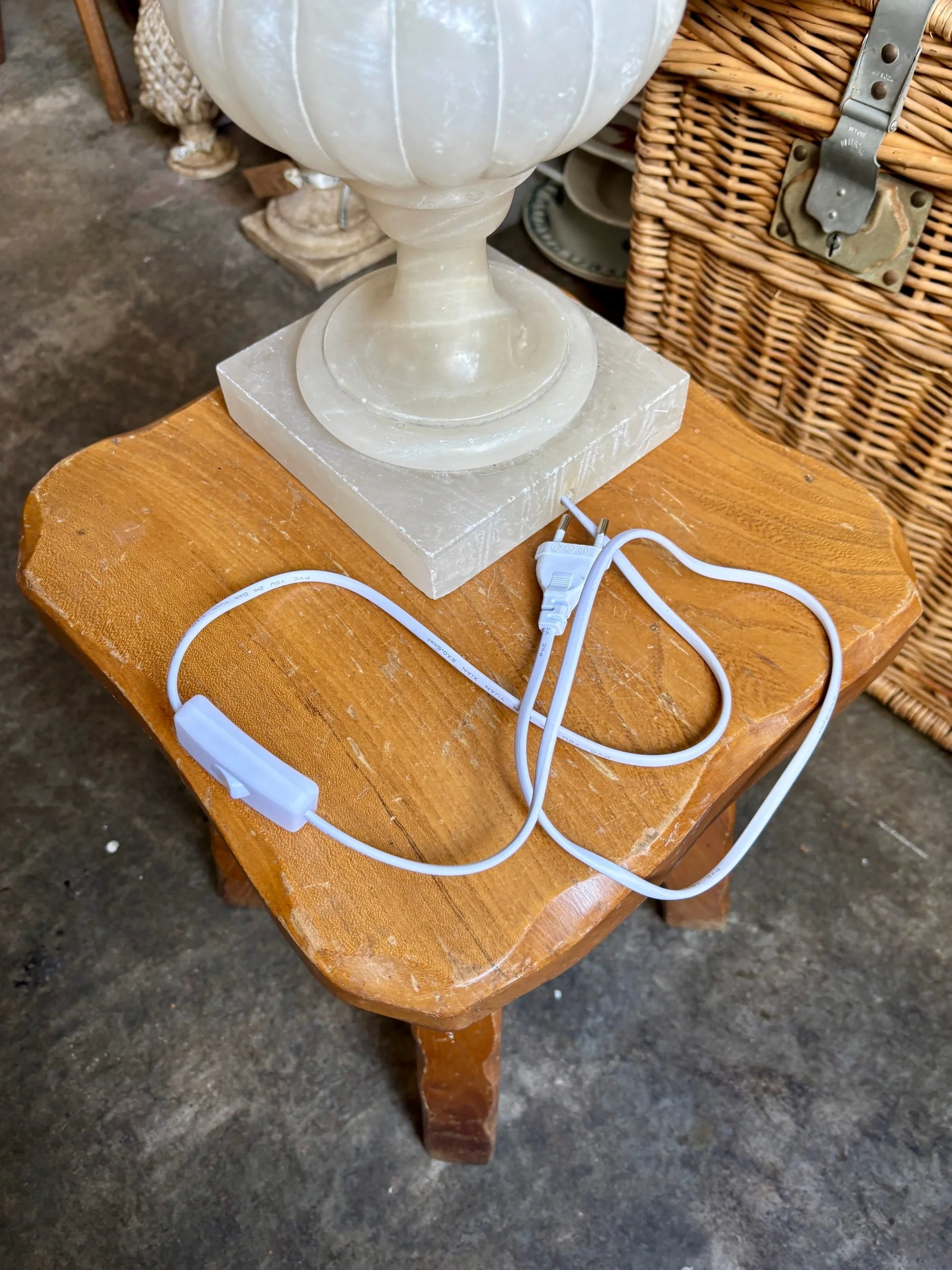 lampe-medicis-albatre-marbre-blanc-luminaire-vintage-axs-design-paris-france