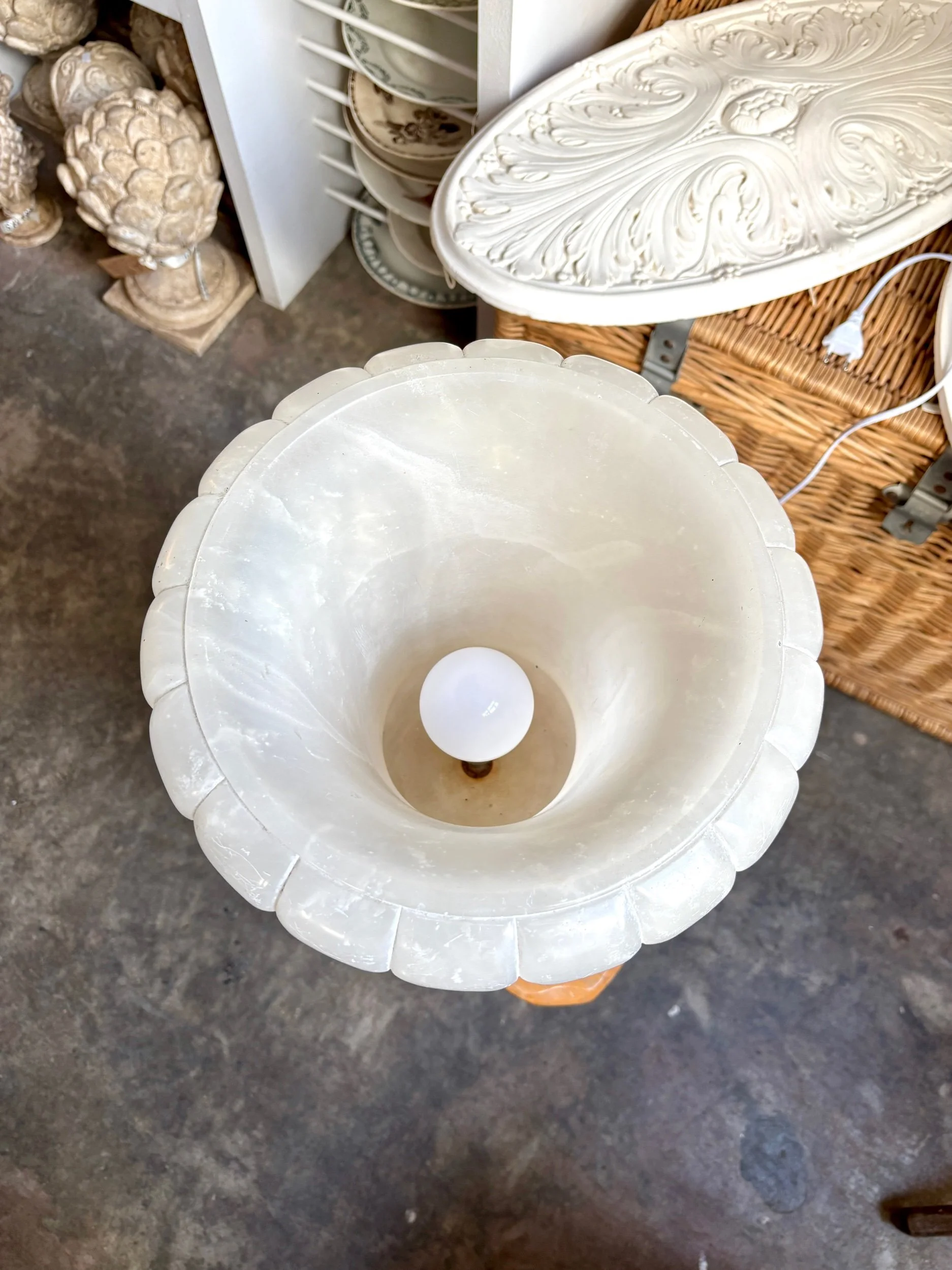 lampe-medicis-albatre-marbre-blanc-luminaire-vintage-axs-design-paris-france