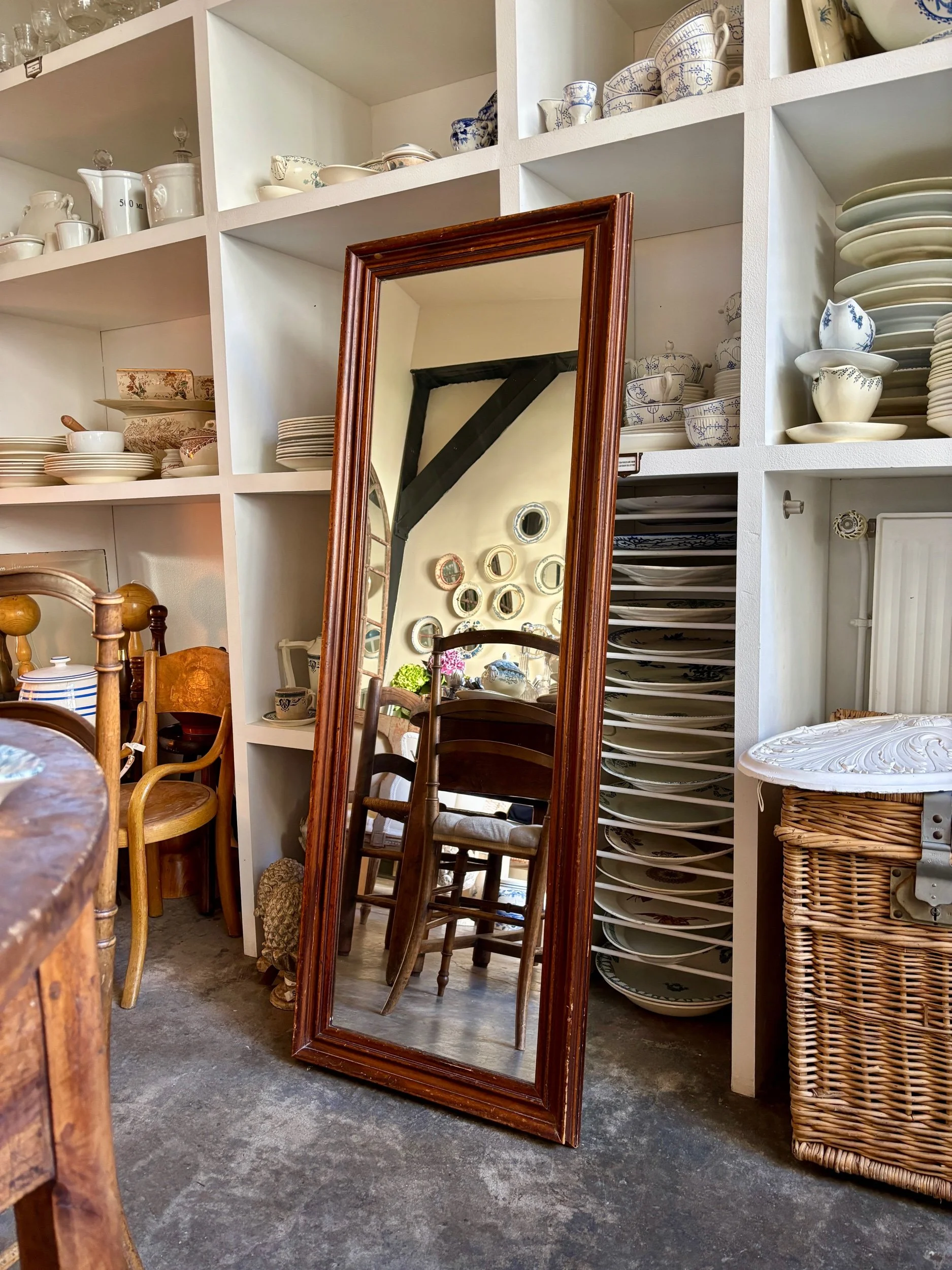 Miroir rectangulaire en bois foncé ☐ 139 x 51 cm