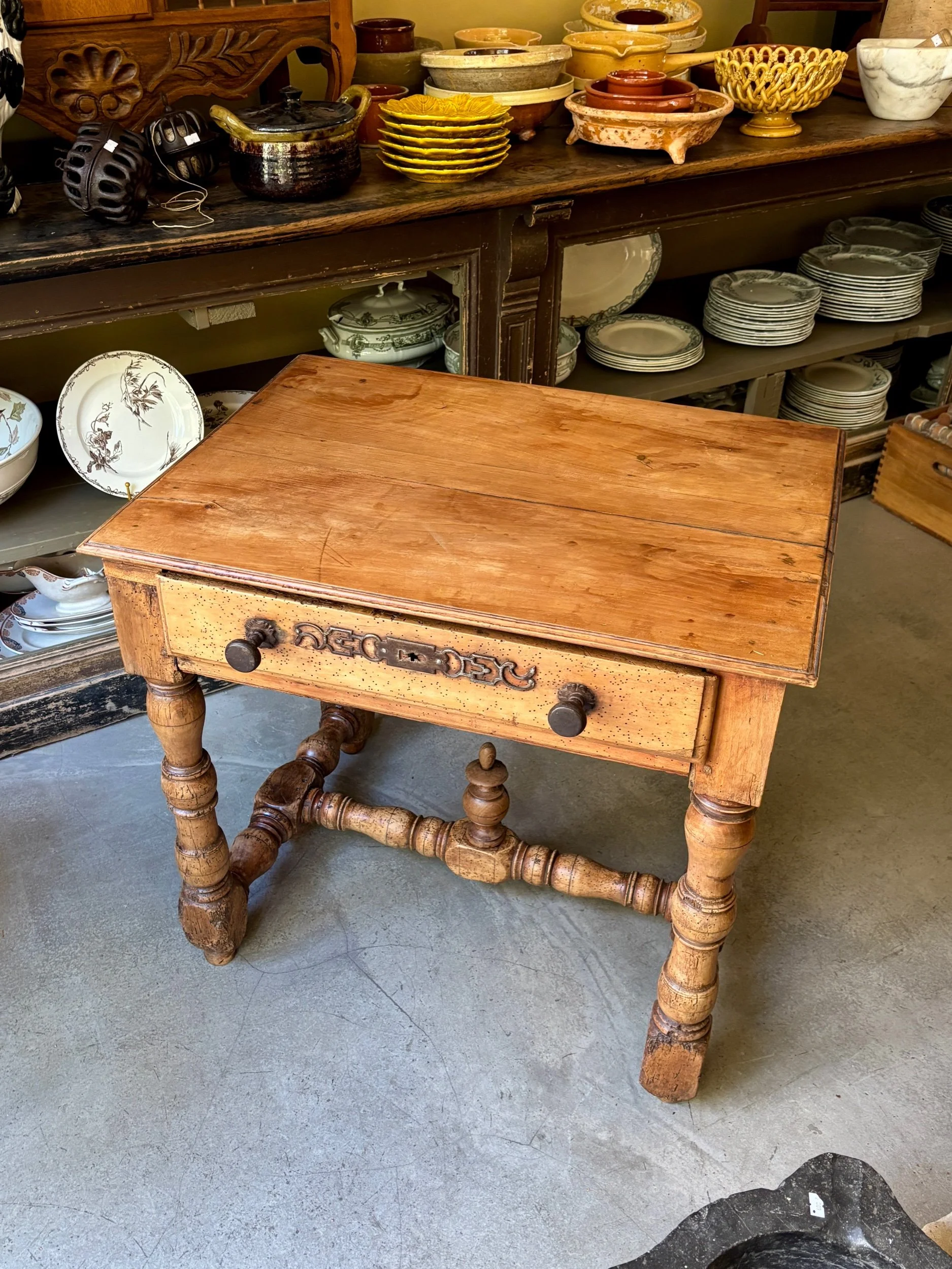 Bureau, table d'appoint 1 tiroir en bois clair ☐ 49 x 44 cm
