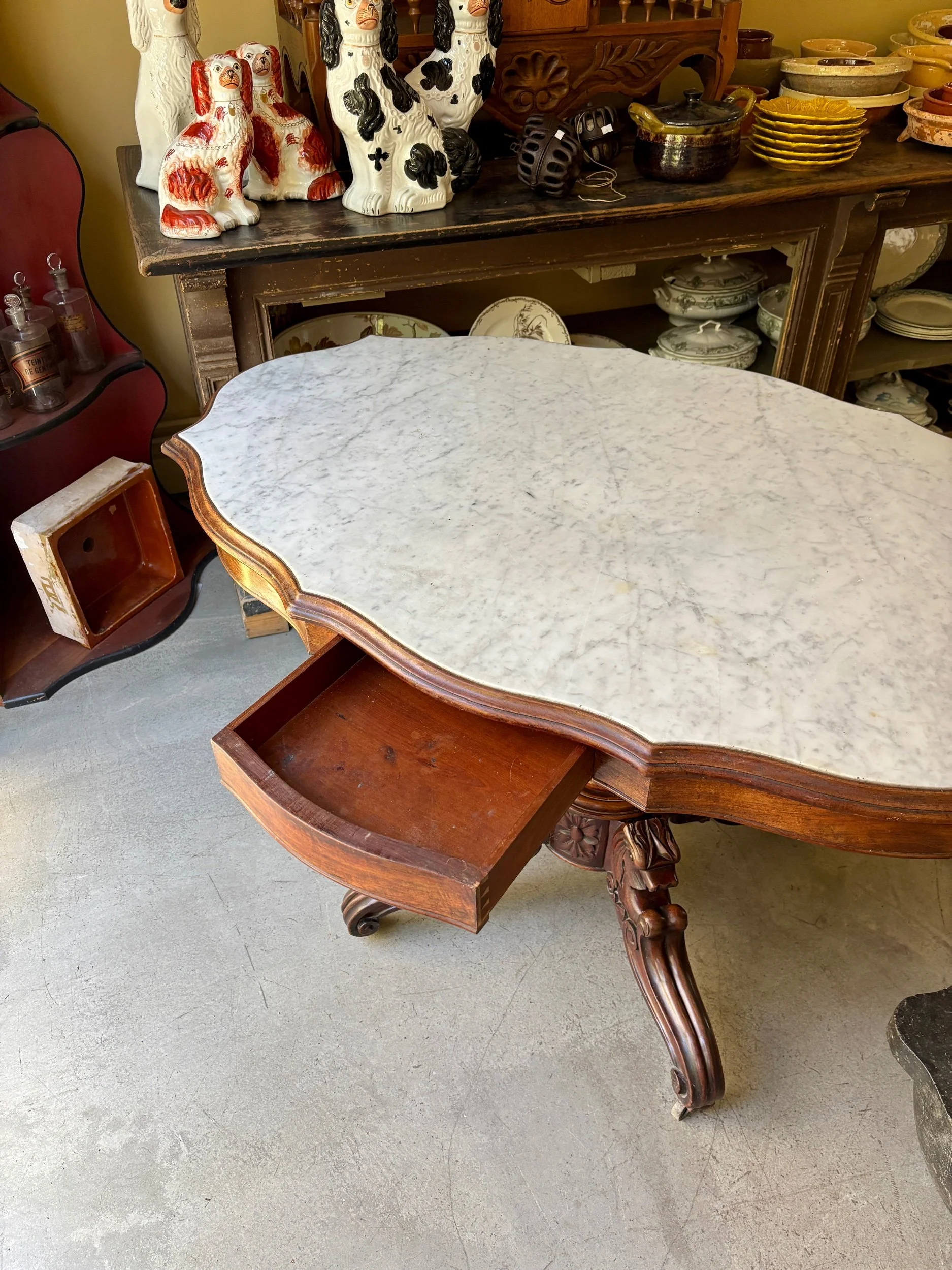 table-violon-bois-sculpte-marbre-meuble-vintage-axs-design-paris-france