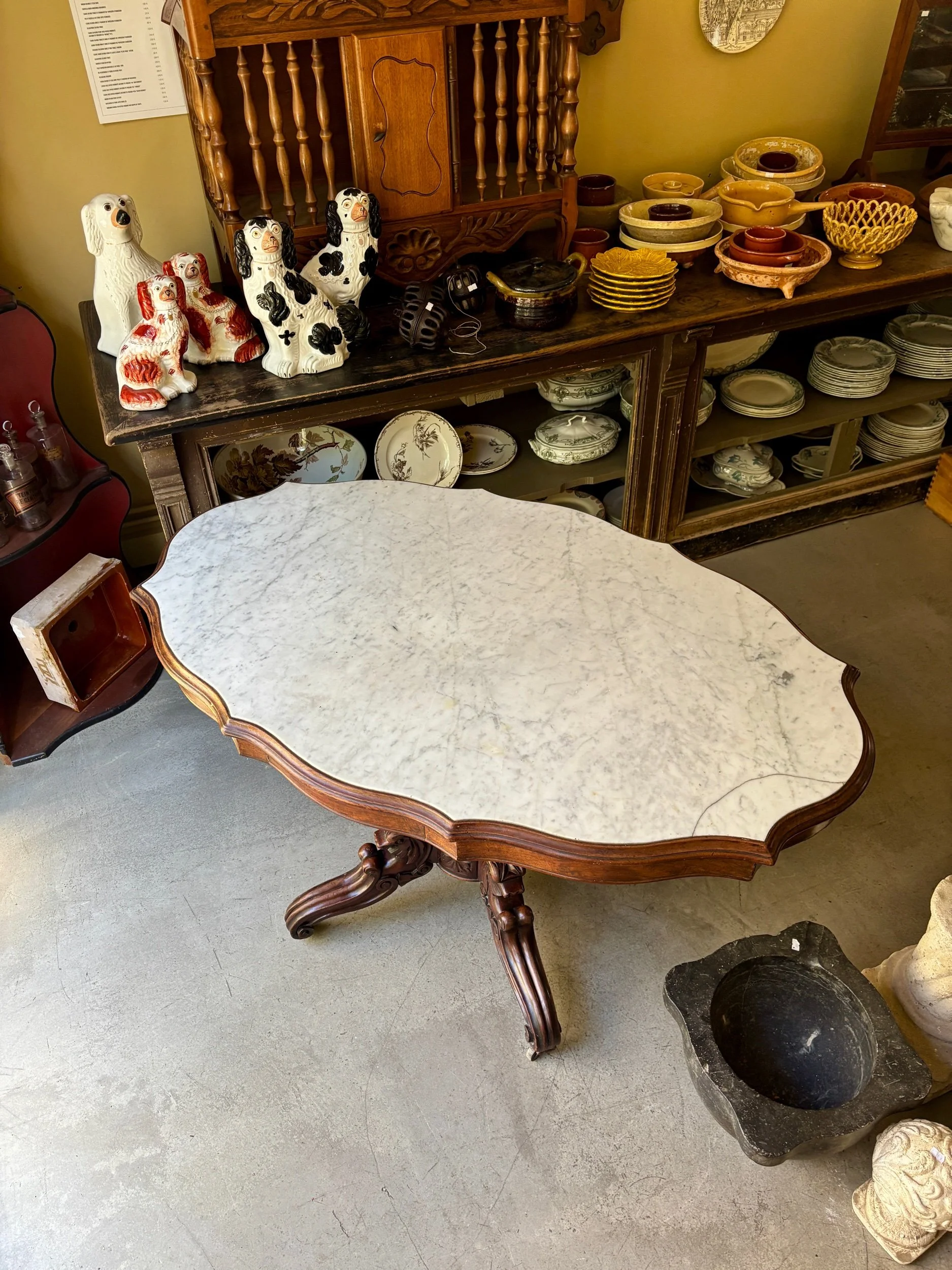 table-violon-bois-sculpte-marbre-meuble-vintage-axs-design-paris-france