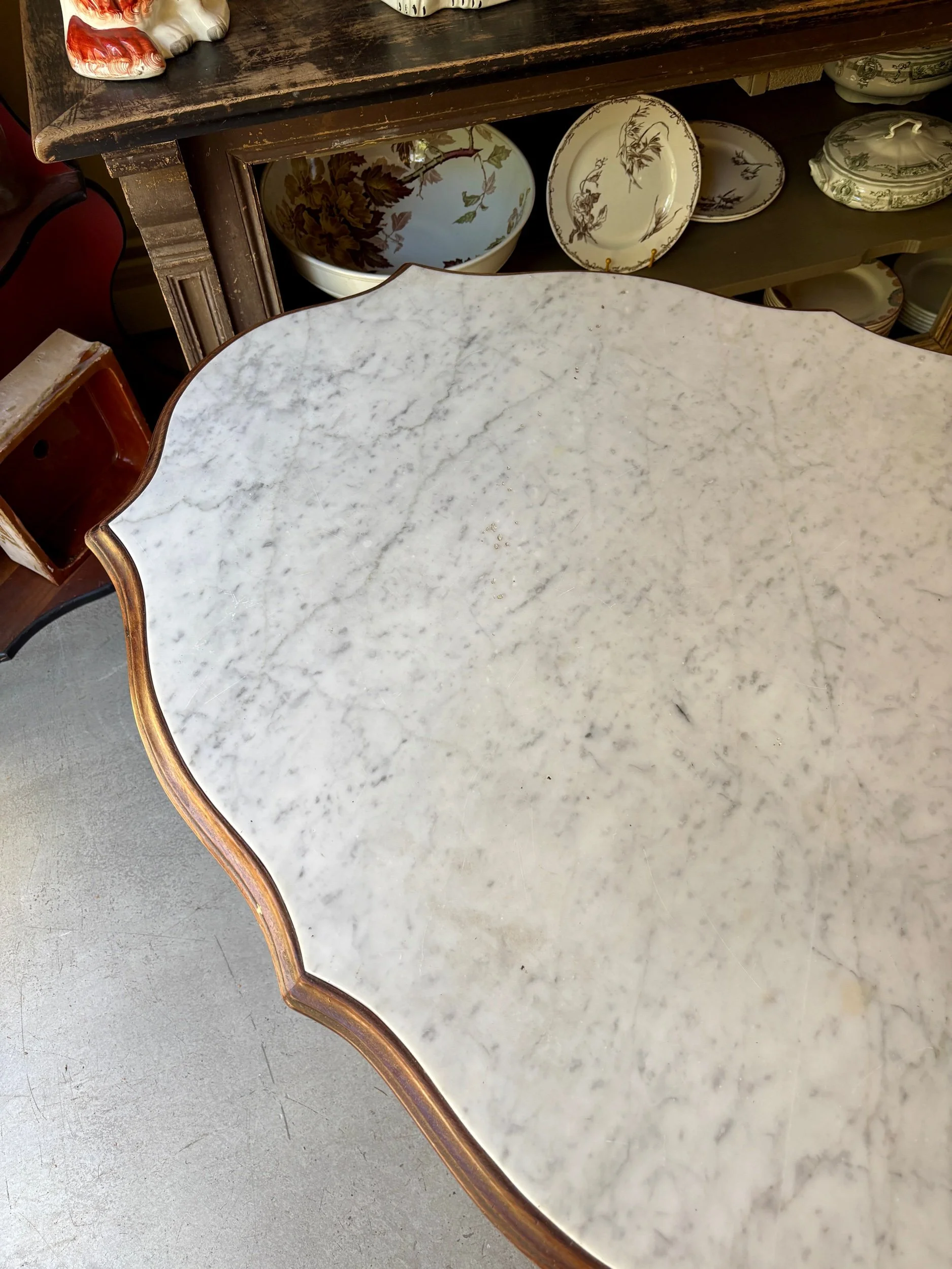 table-violon-bois-sculpte-marbre-meuble-vintage-axs-design-paris-france