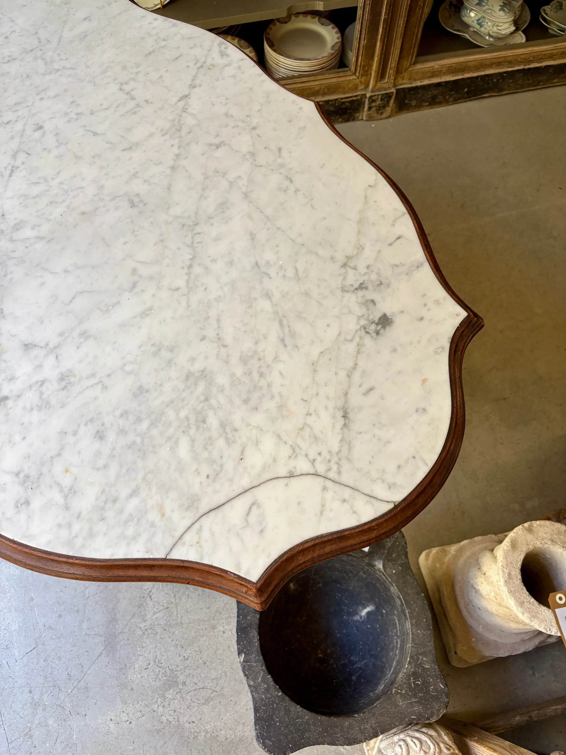 table-violon-bois-sculpte-marbre-meuble-vintage-axs-design-paris-france