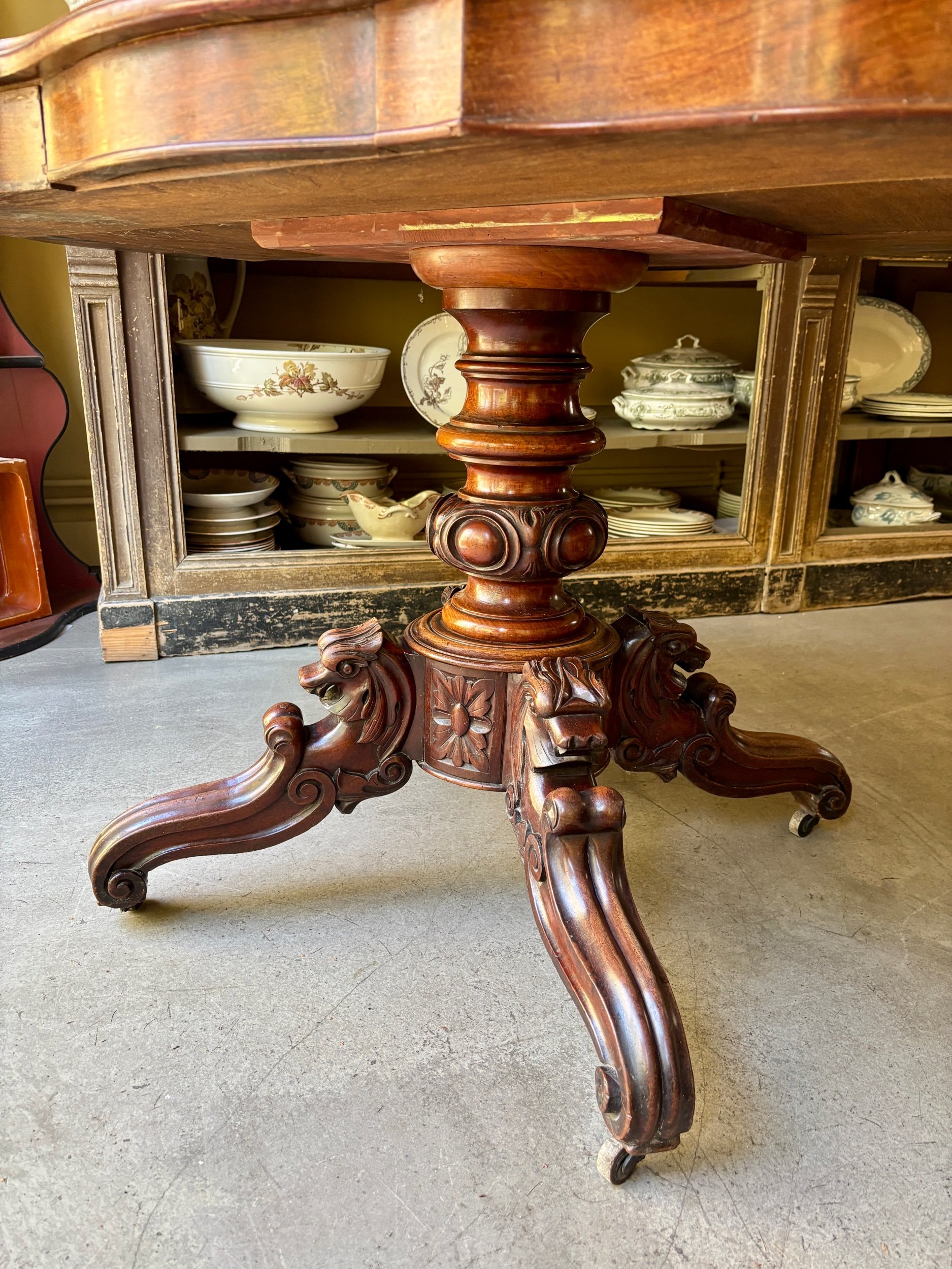 table-violon-bois-sculpte-marbre-meuble-vintage-axs-design-paris-france