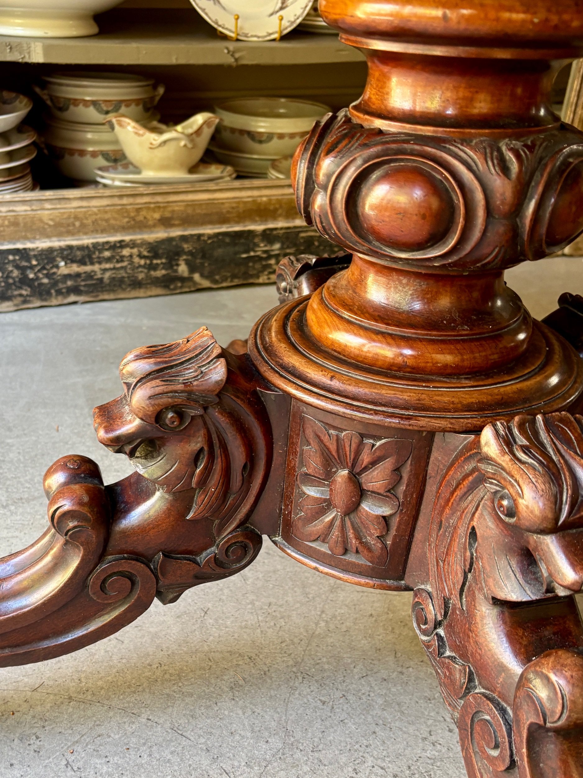 table-violon-bois-sculpte-marbre-meuble-vintage-axs-design-paris-france