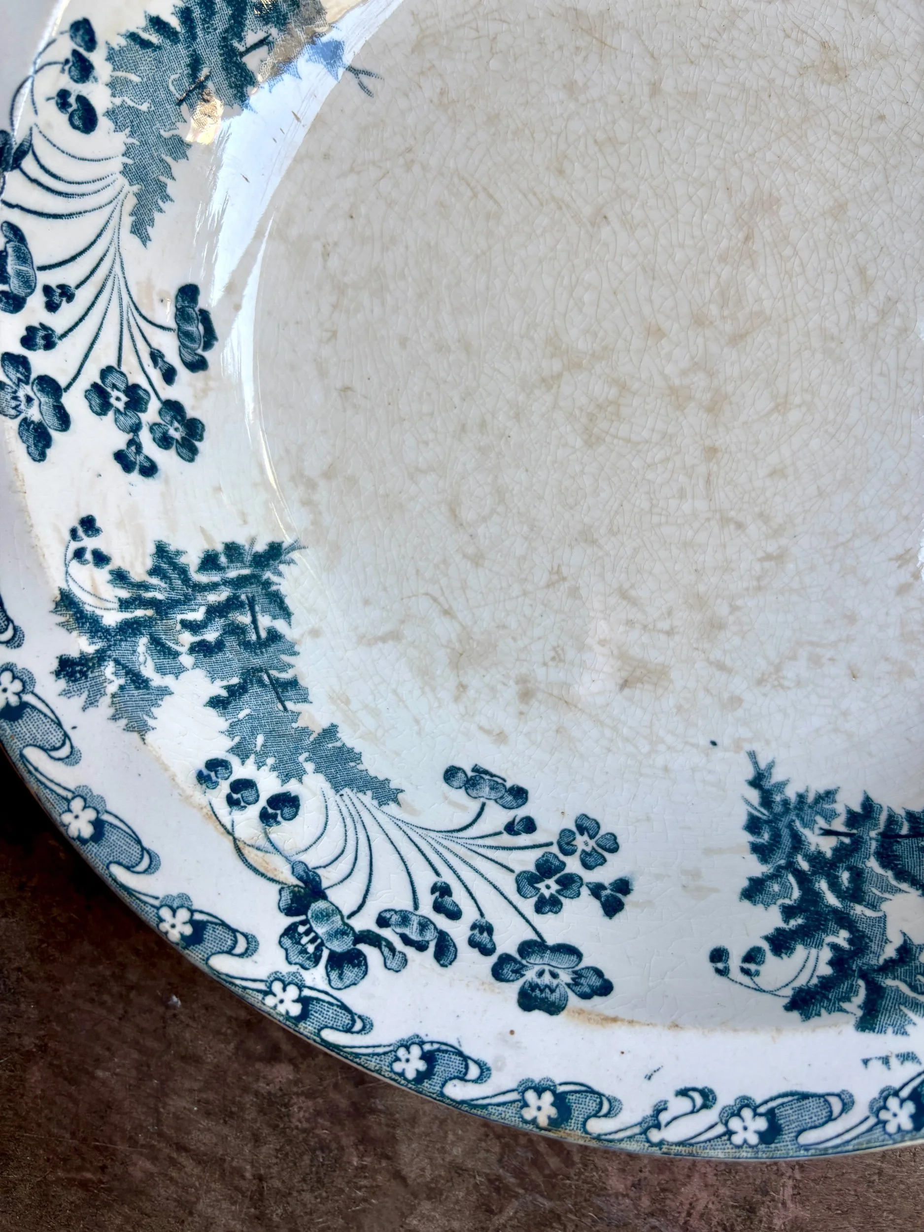 plat-rond-creux-longwy-chartres-terre-fer-bleu-vaisselle-vintage-axs-design-paris-france