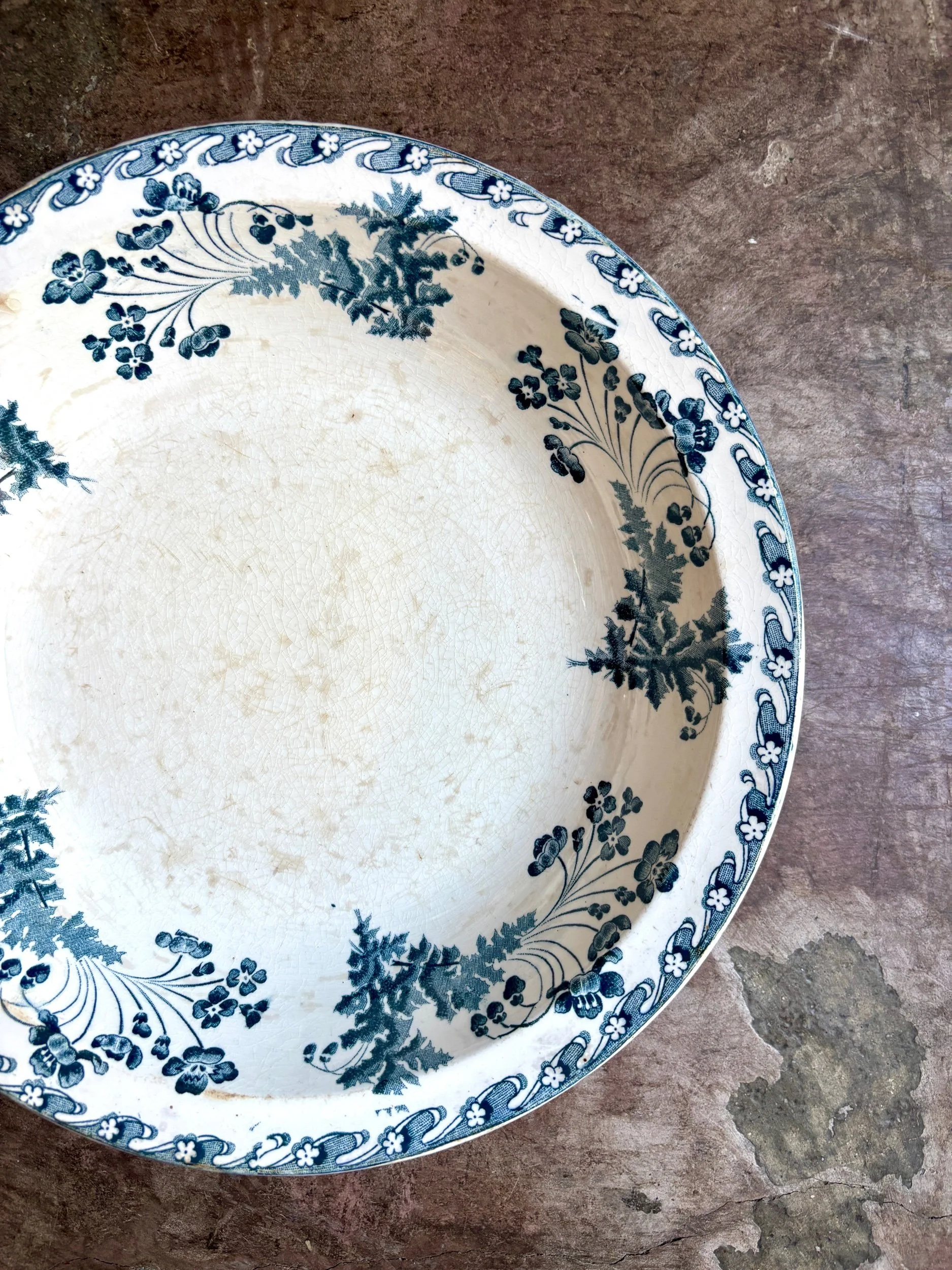 plat-rond-creux-longwy-chartres-terre-fer-bleu-vaisselle-vintage-axs-design-paris-france