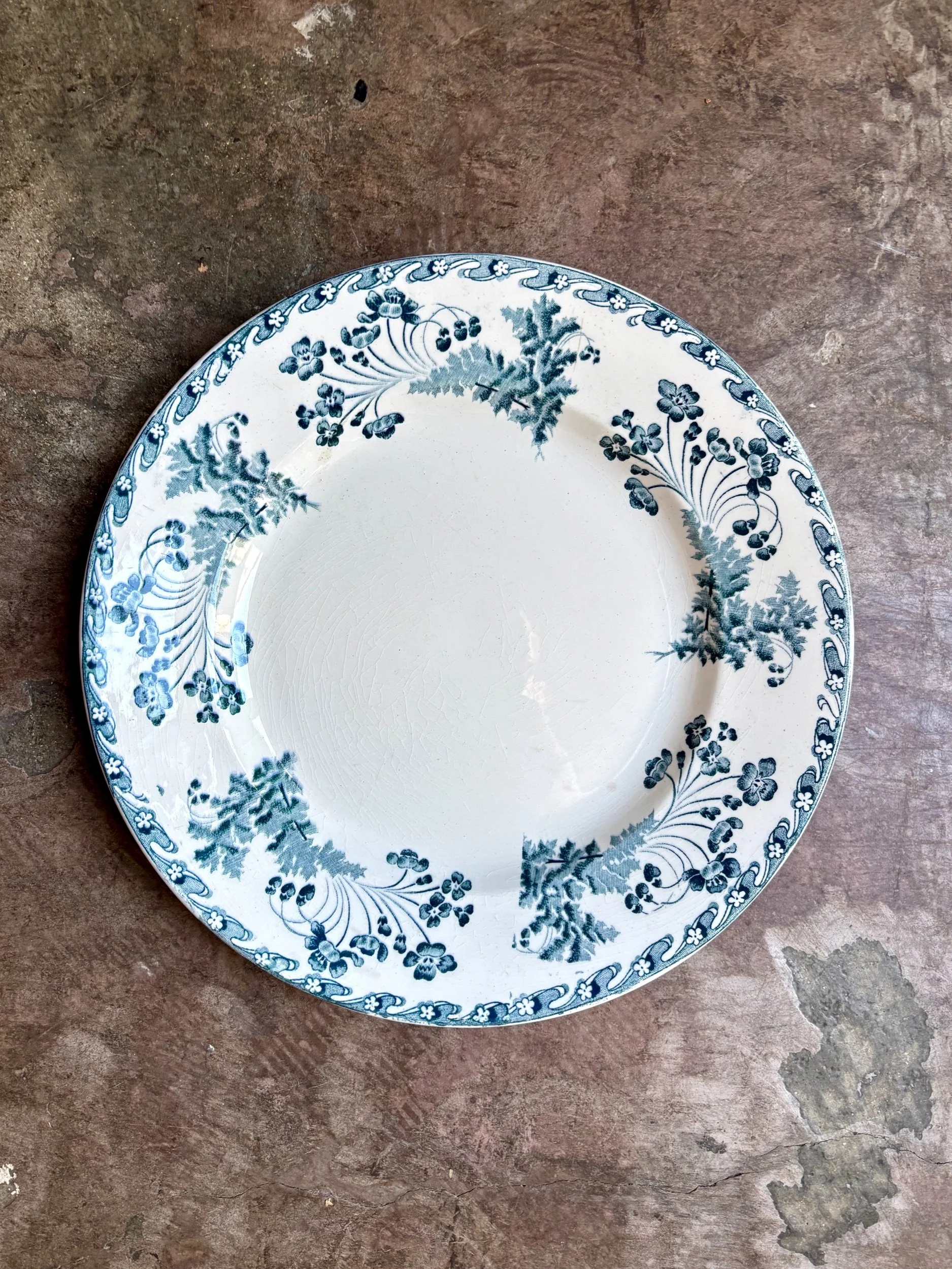plat-rond-longwy-chartres-terre-fer-bleu-vaisselle-vintage-axs-design-paris-france