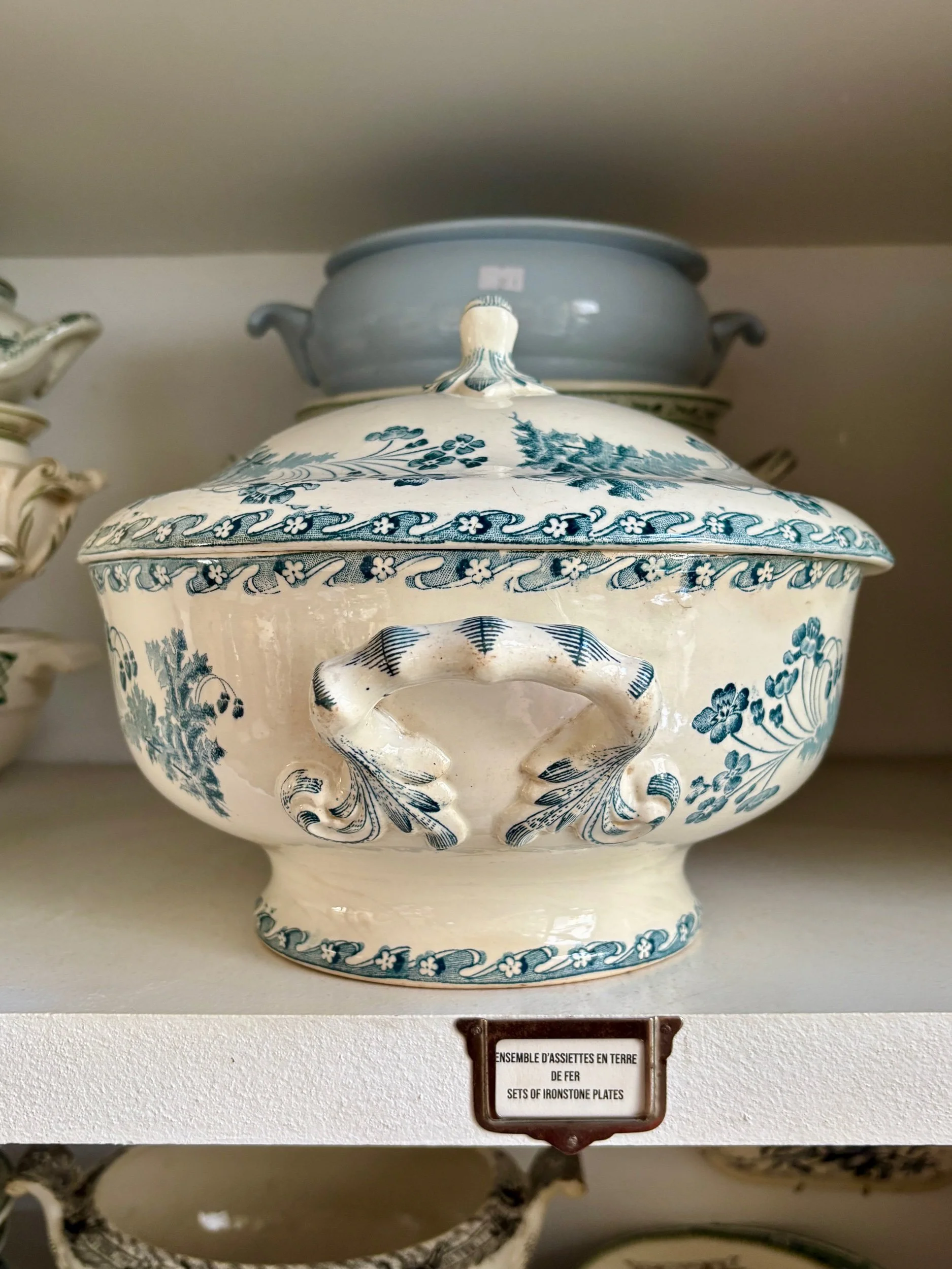 soupiere-longwy-chartres-terre-fer-bleu-vaisselle-vintage-axs-design-paris-france