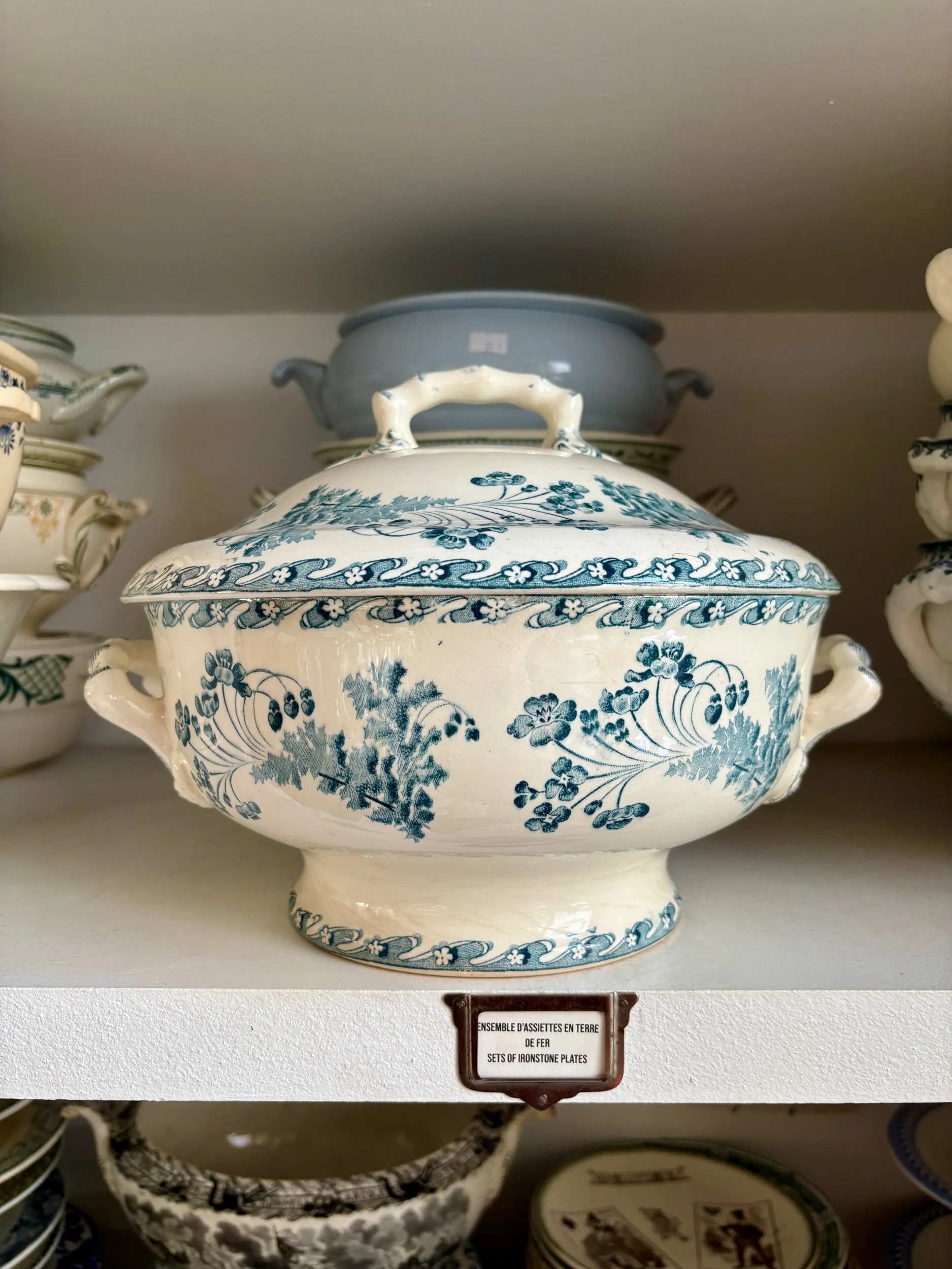 soupiere-longwy-chartres-terre-fer-bleu-vaisselle-vintage-axs-design-paris-france