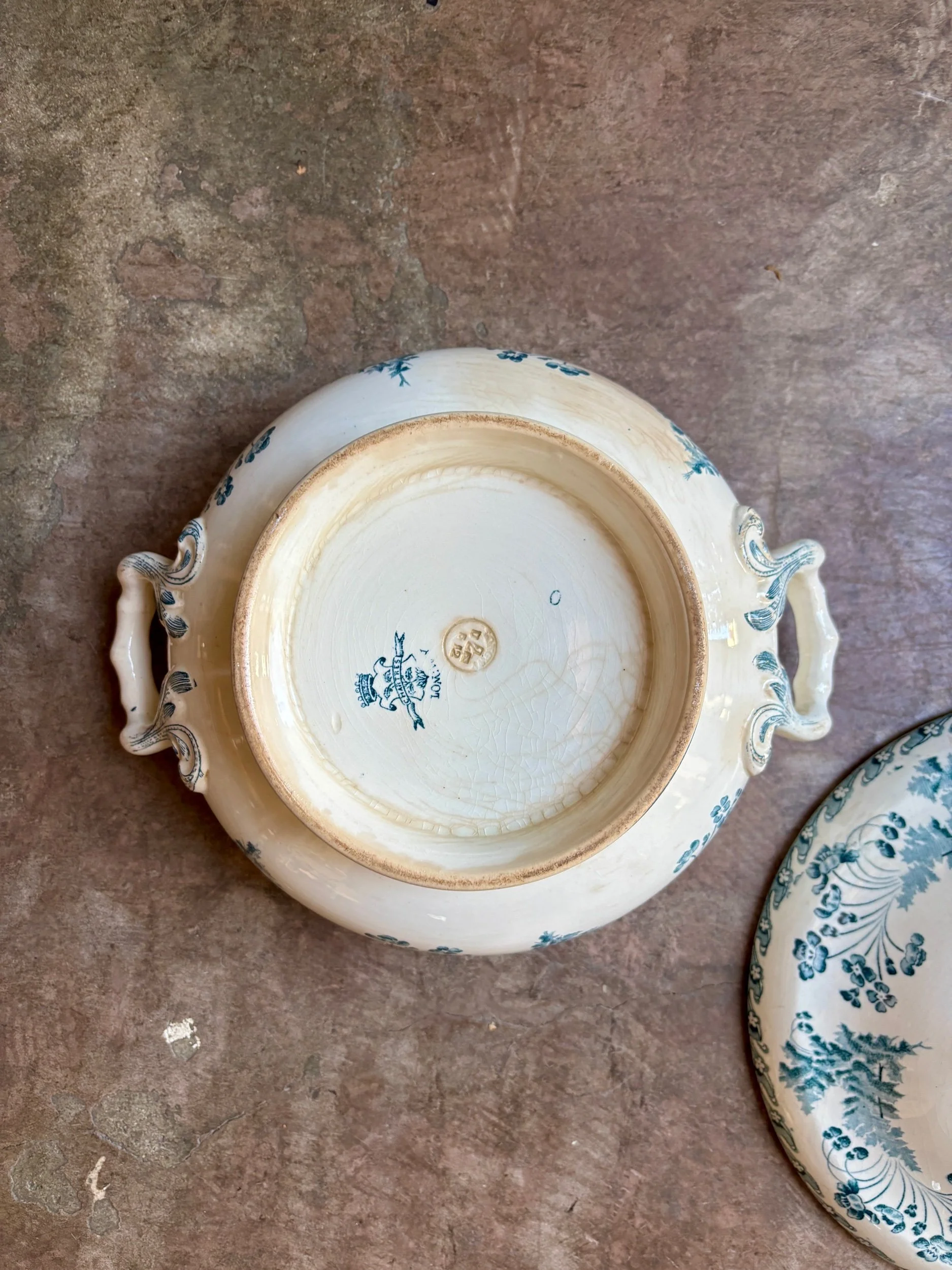 soupiere-longwy-chartres-terre-fer-bleu-vaisselle-vintage-axs-design-paris-france