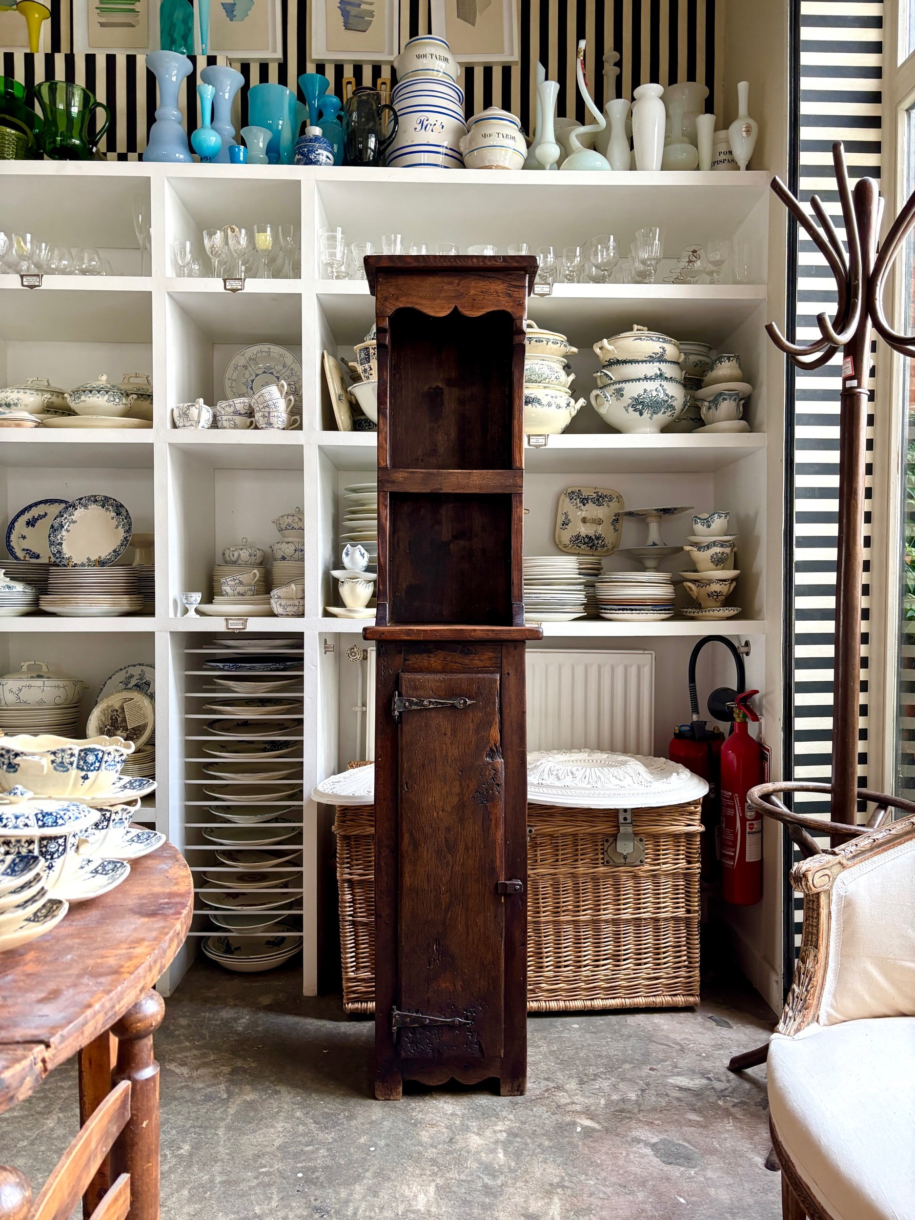 meuble-rangement-bois-fonce-antiquite-vintage-axs-design-paris-france