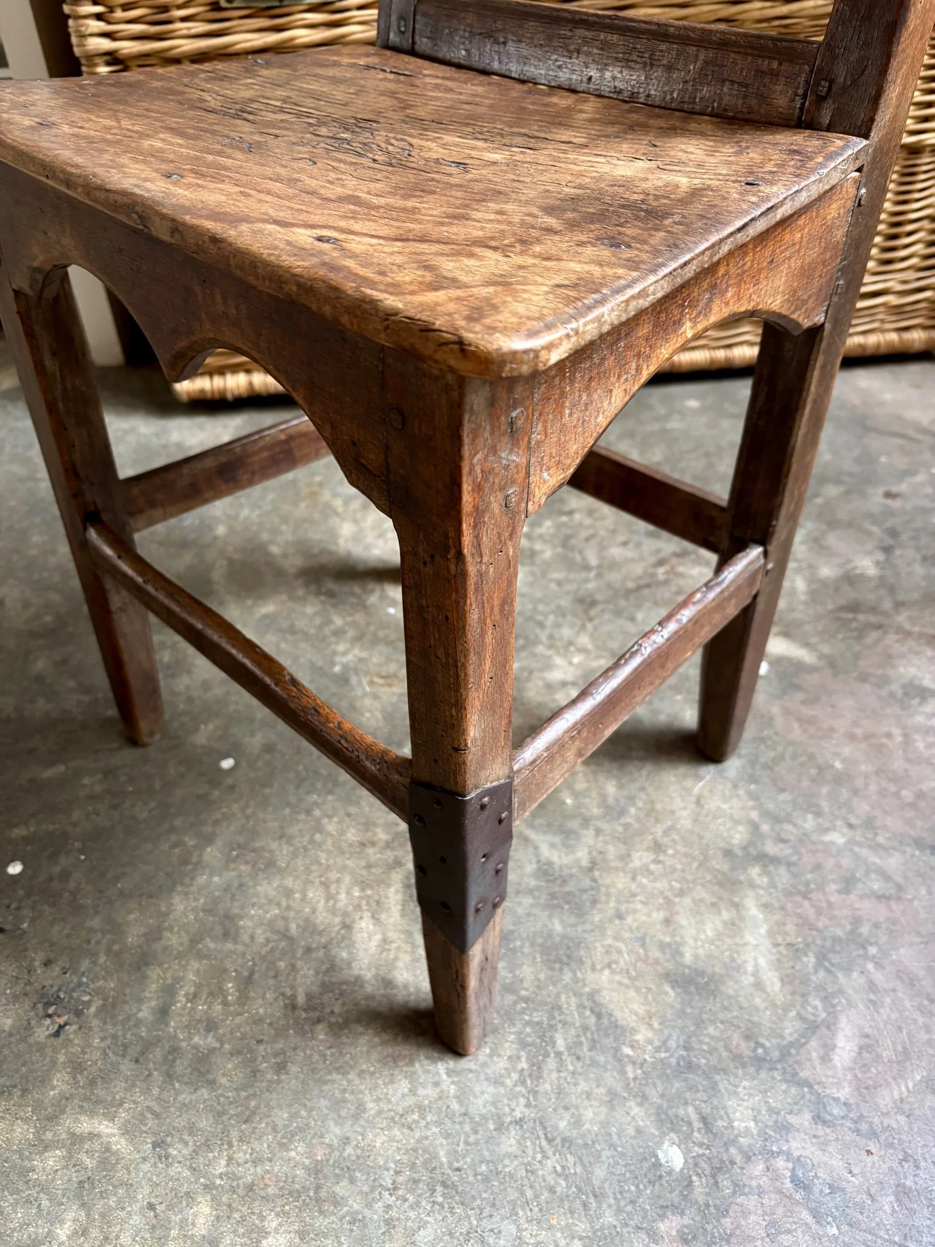 chaise-lorraine-bois-fonce-assise-vintage-axs-design-paris-france