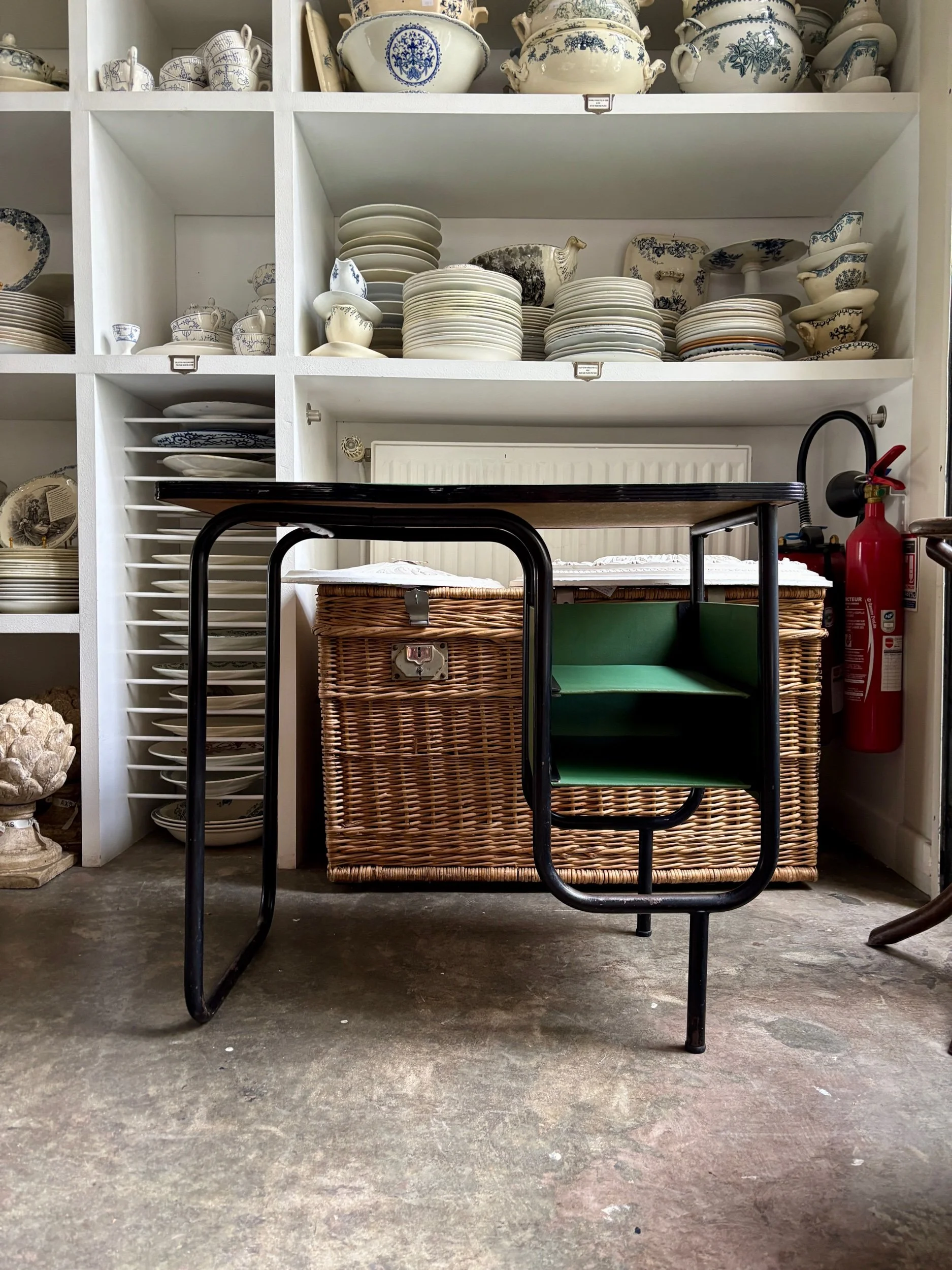 bureau-metal-noir-vinyle-vert-meuble-vintage-axs-design-paris-france