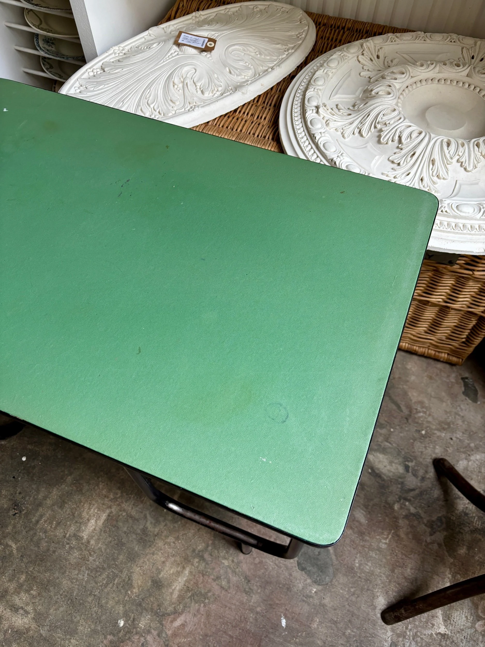 bureau-metal-noir-vinyle-vert-meuble-vintage-axs-design-paris-france