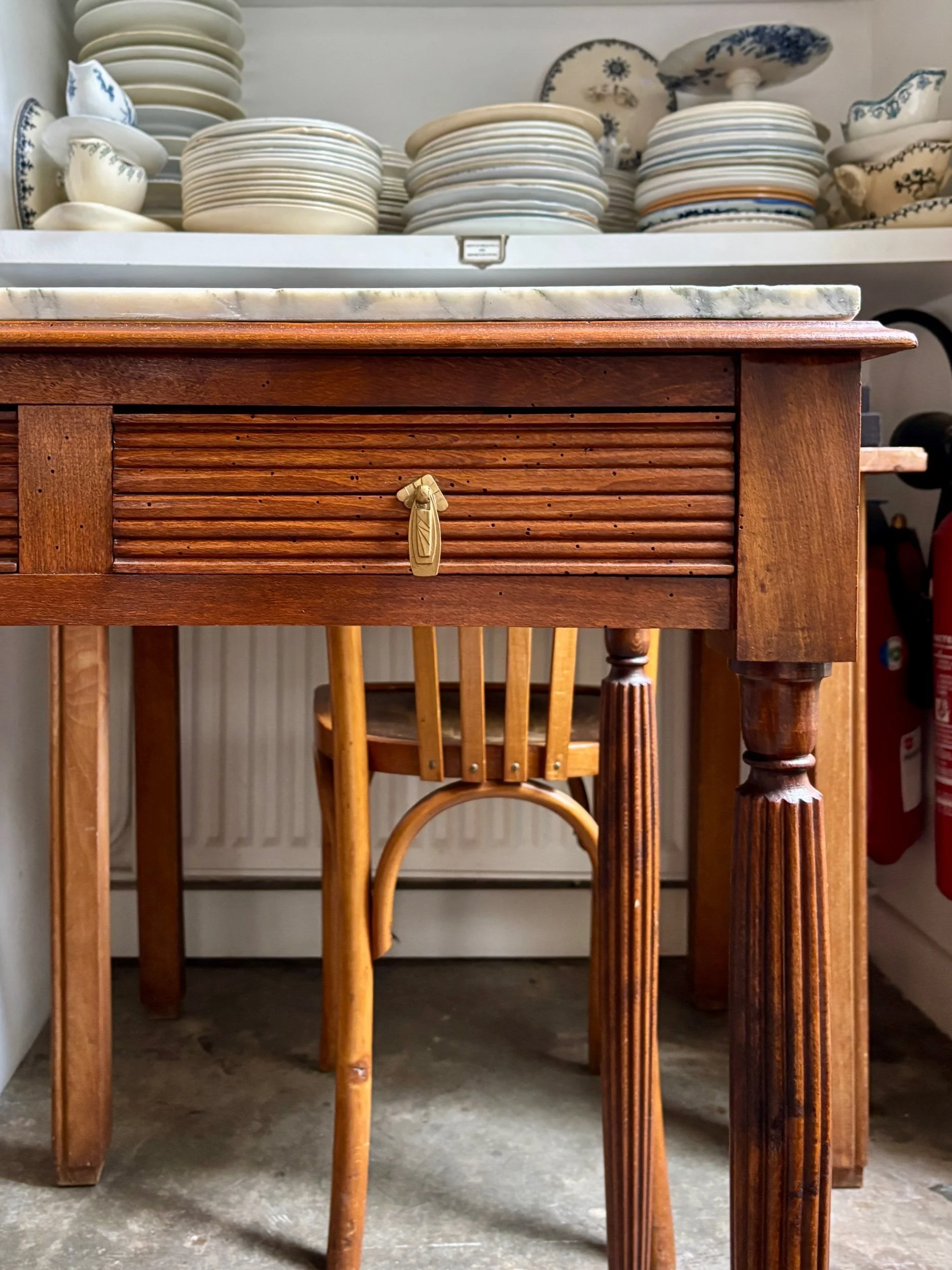 bureau-console-table-appoint-coiffeuse-art-deco-bois-fonce-marbre-gris-mobilier-vintage-axs-design-paris-france