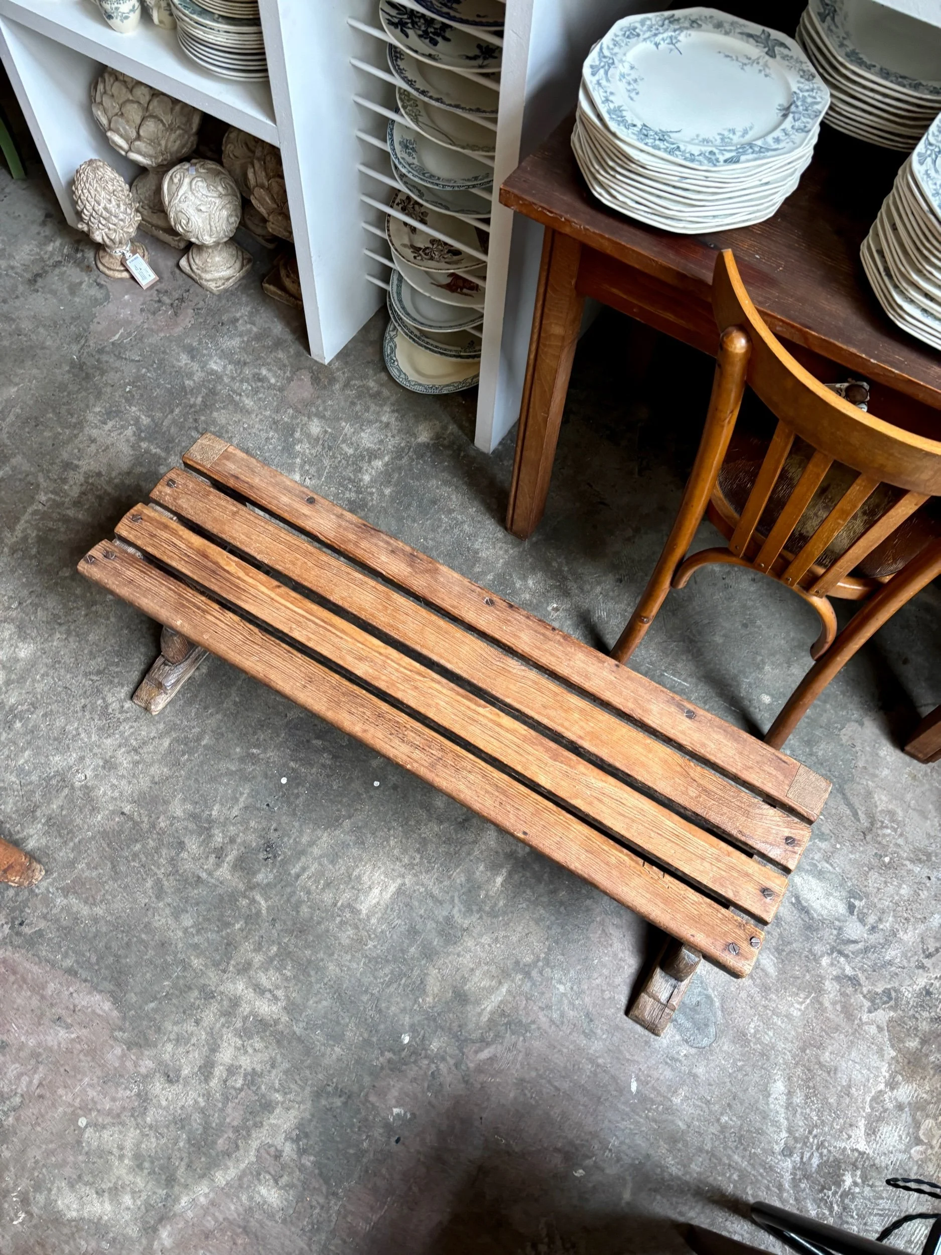 banc-bois-fonce-assise-vintage-axs-design-paris-france