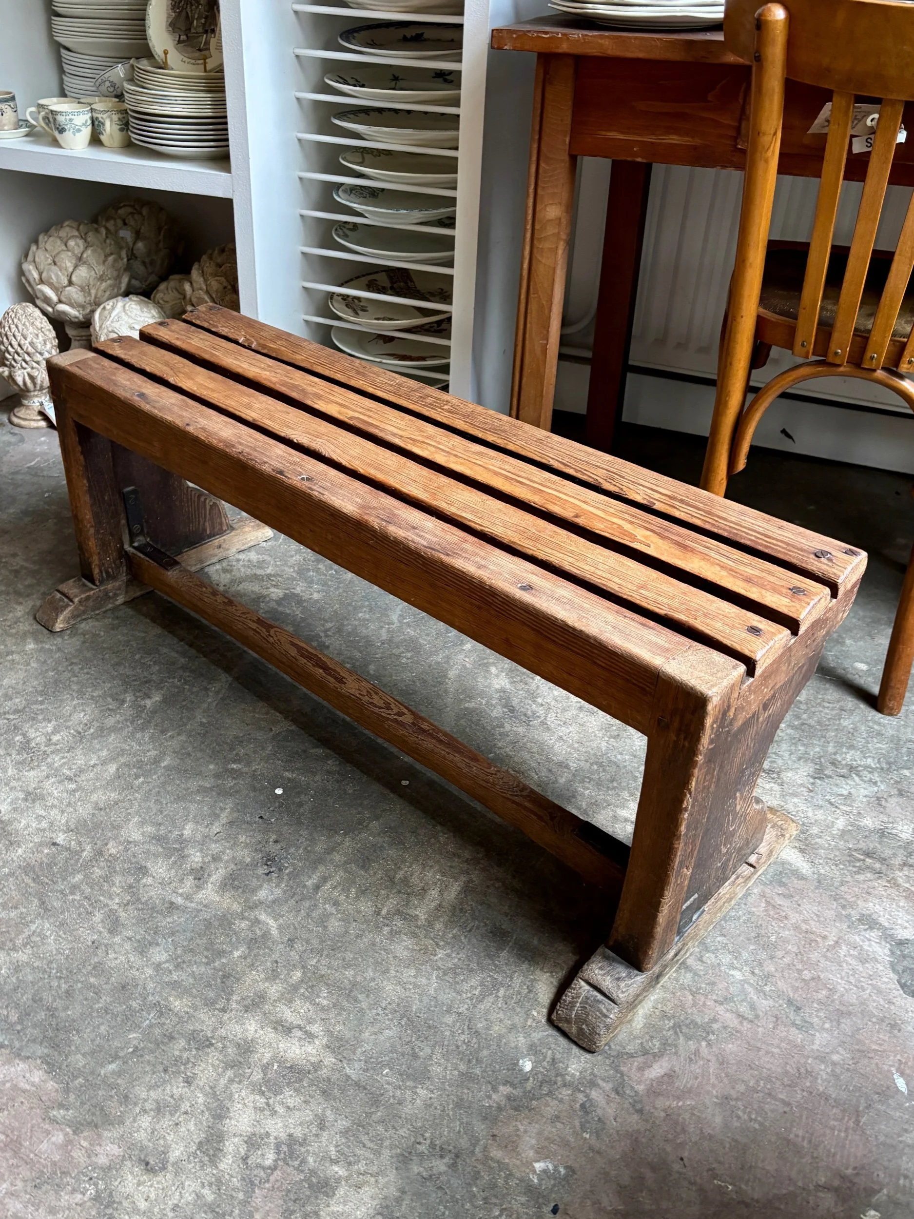 banc-bois-fonce-assise-vintage-axs-design-paris-france