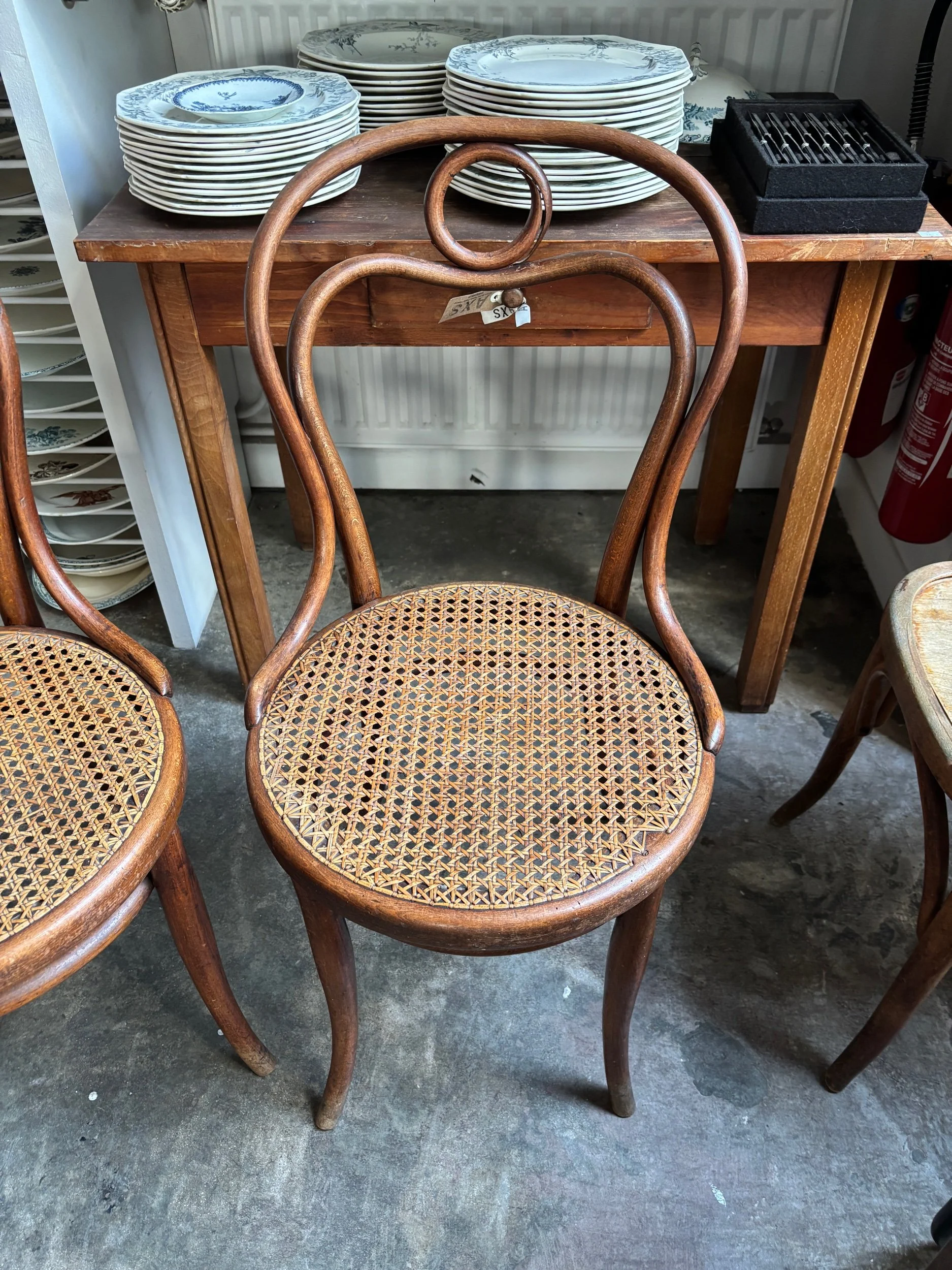 chaises-thonet-bistrot-bois-assise-vintage-axs-design-paris-france