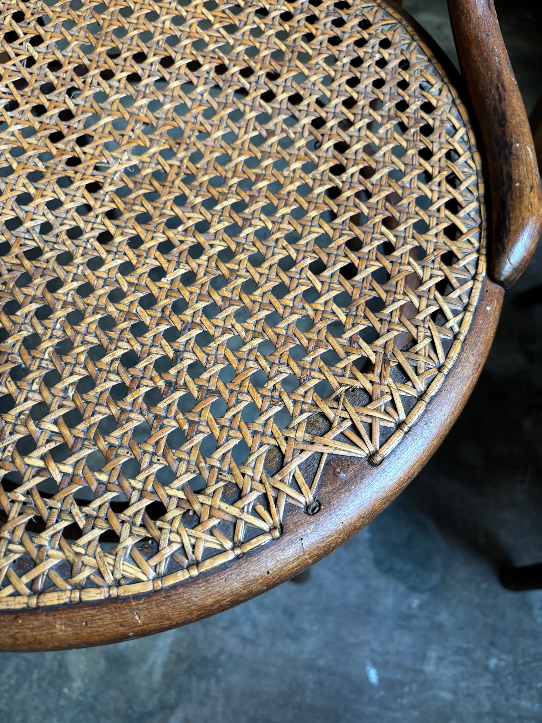 chaises-thonet-bistrot-bois-assise-vintage-axs-design-paris-france