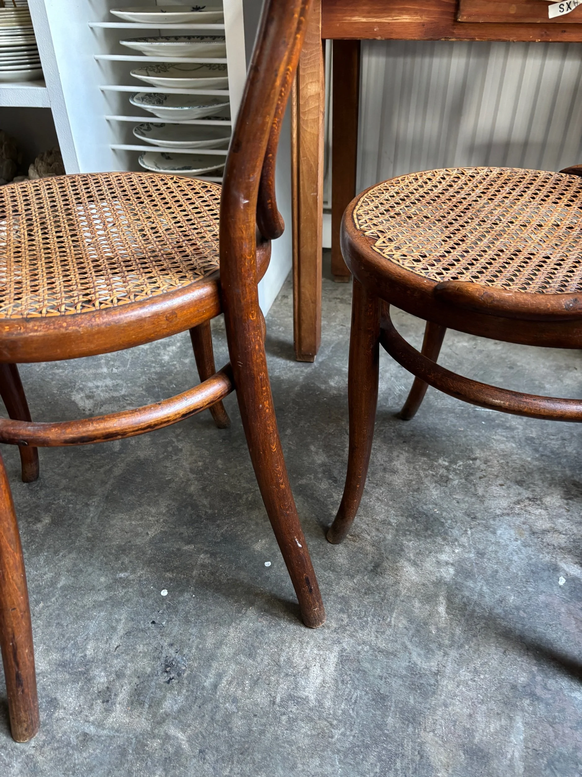chaises-thonet-bistrot-bois-assise-vintage-axs-design-paris-france