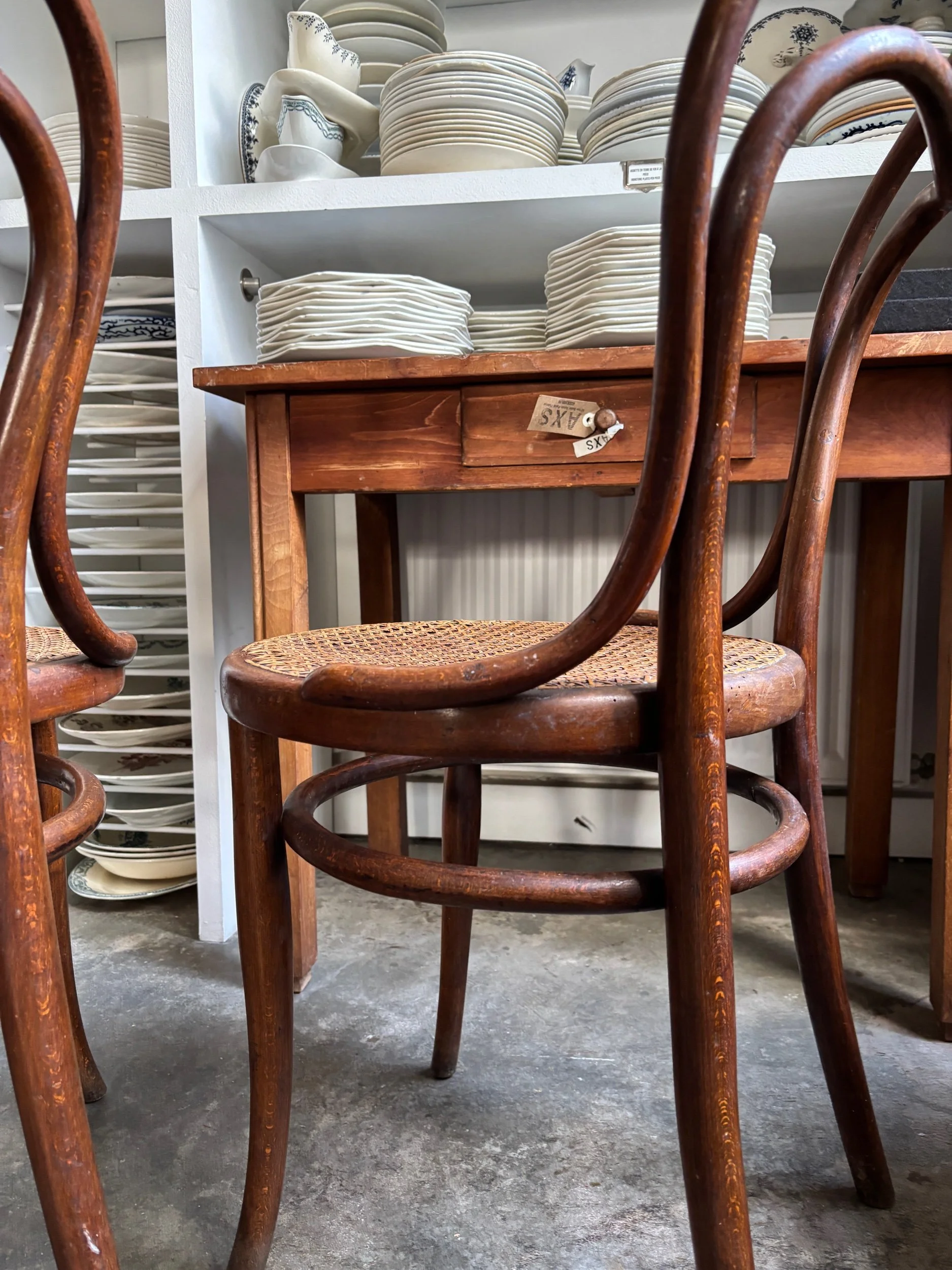 chaises-thonet-bistrot-bois-assise-vintage-axs-design-paris-france