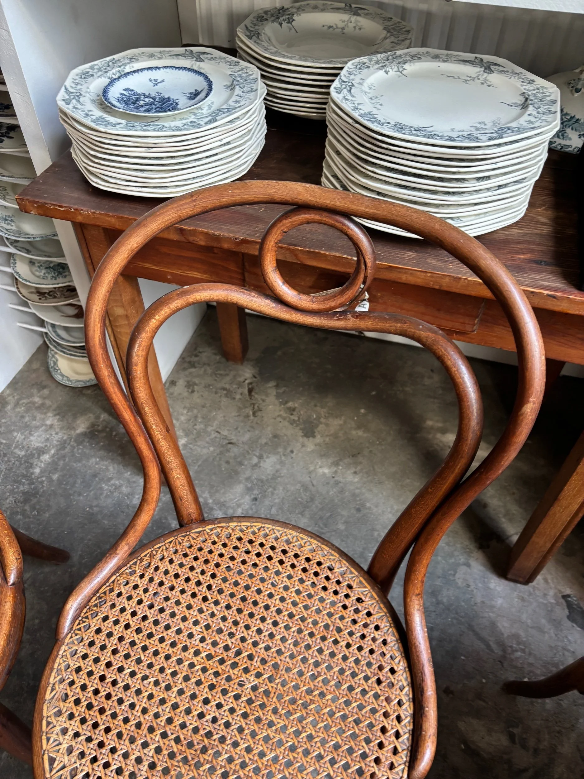 chaises-thonet-bistrot-bois-assise-vintage-axs-design-paris-france