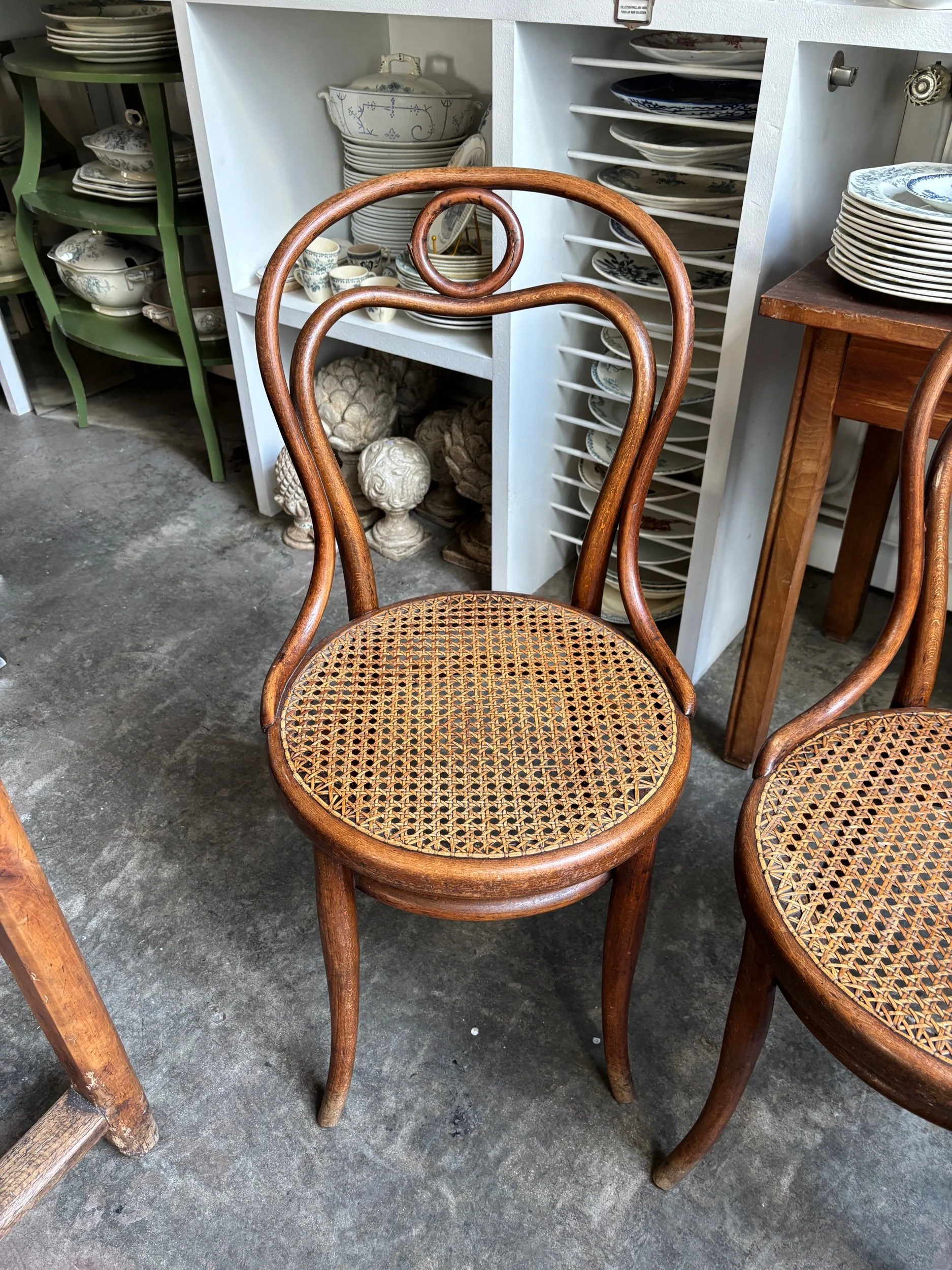 chaises-thonet-bistrot-bois-assise-vintage-axs-design-paris-france