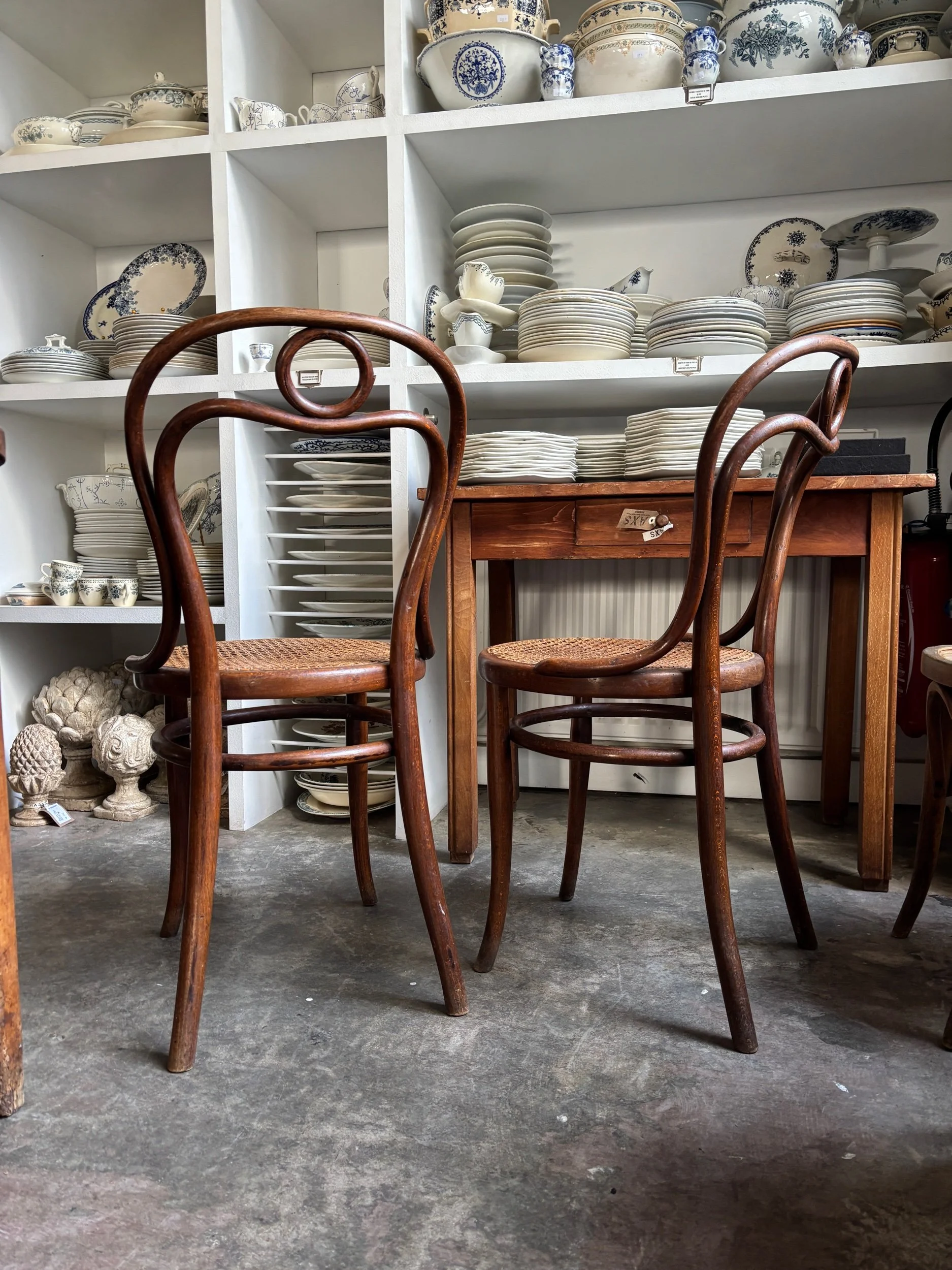chaises-thonet-bistrot-bois-assise-vintage-axs-design-paris-france